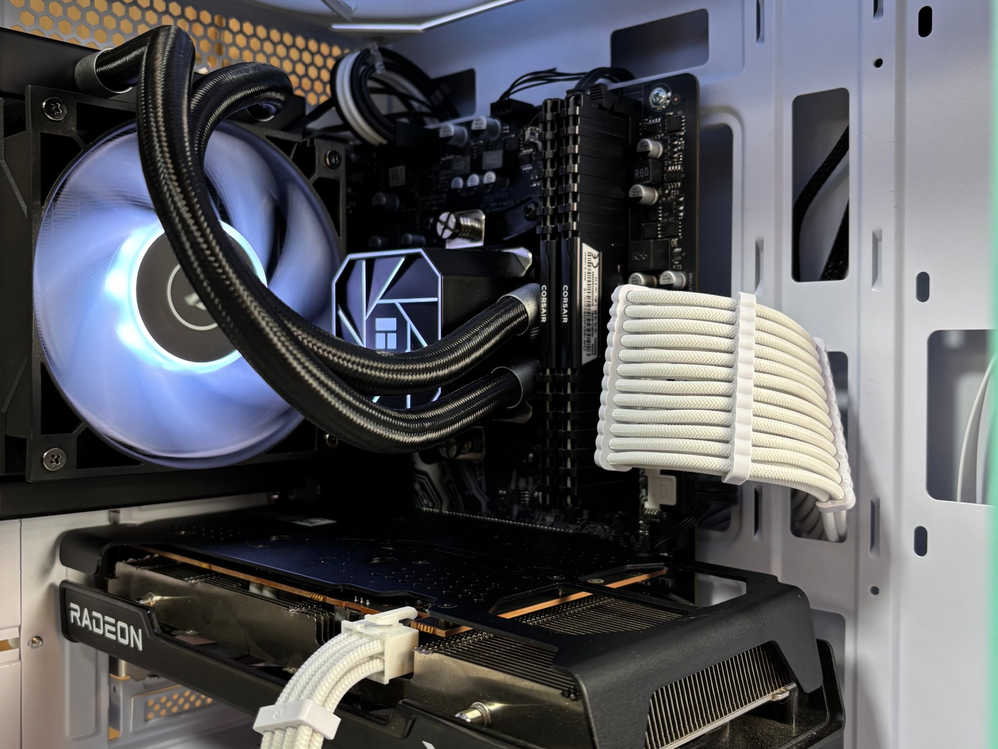 ⚫️⚪️ | Ryzen 5 3600 + RX 6600 8GB | 16GB | WiFi INCLUDED