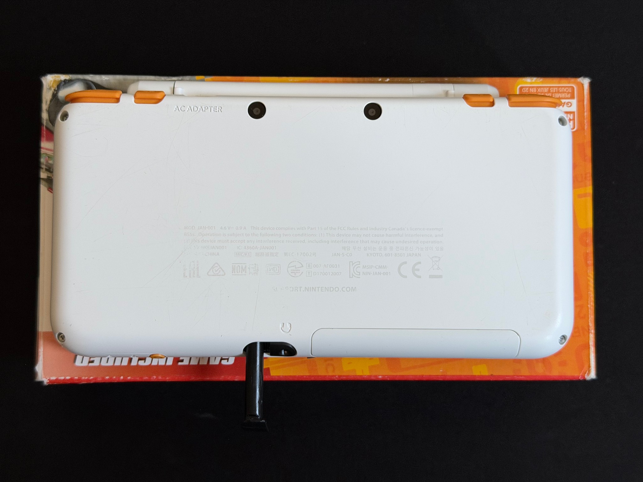 Nintendo 2DS XL – White/Orange ( Pristine Screens & Great Buttons!)