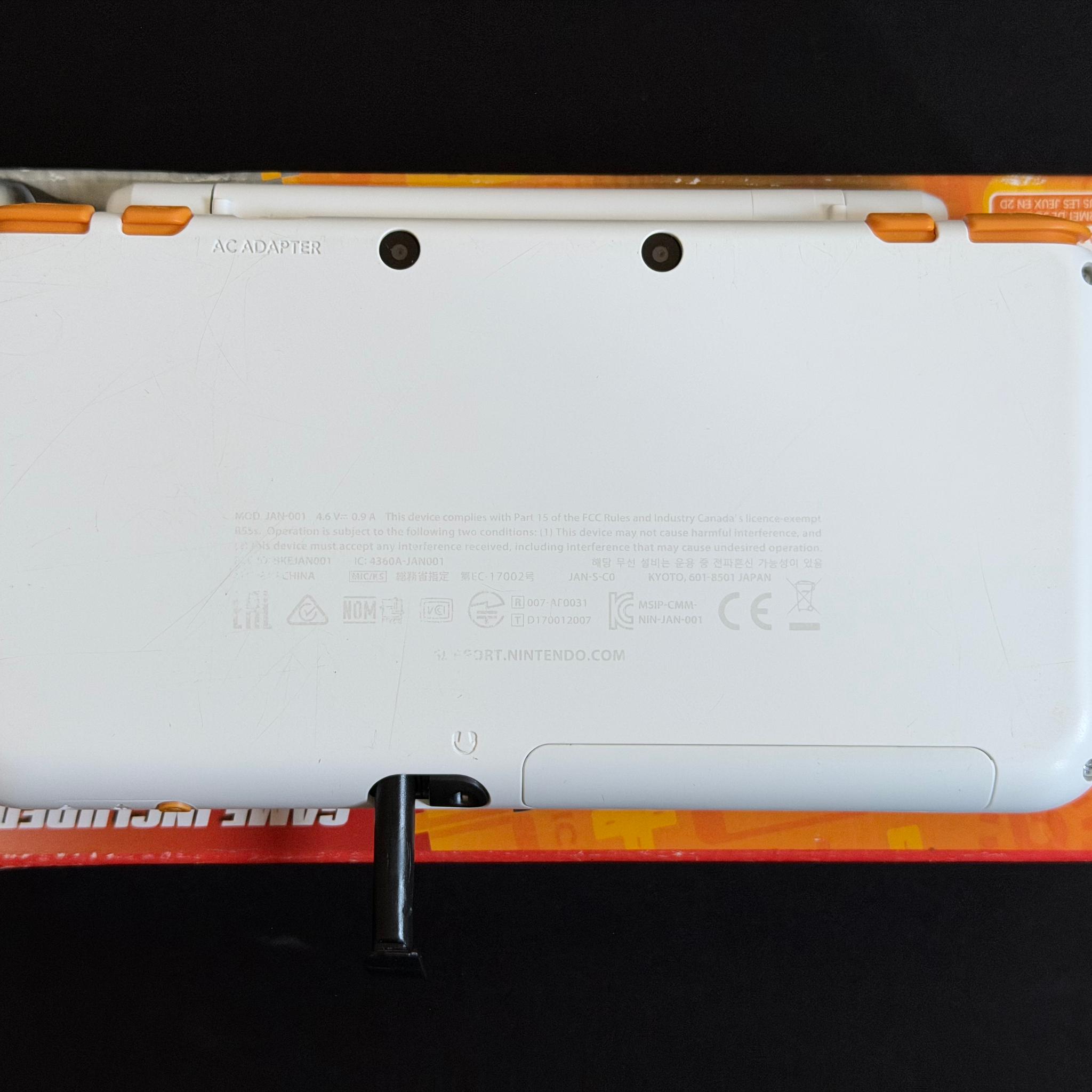 Nintendo 2DS XL – White/Orange ( Pristine Screens & Great Buttons!)