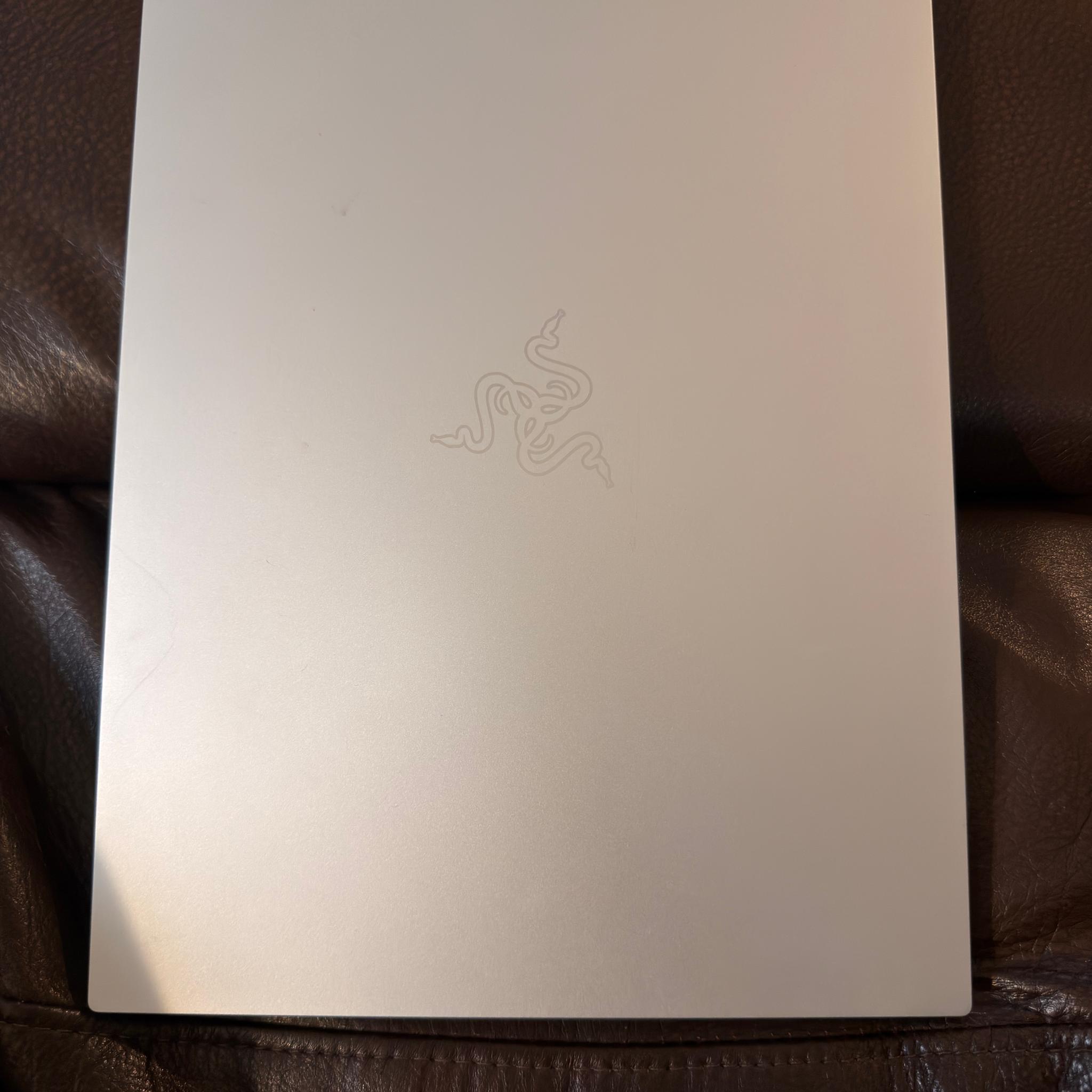 Razer Blade 14 2025 Silver - Ryzen AI 9 365 RTX 5070 8gb