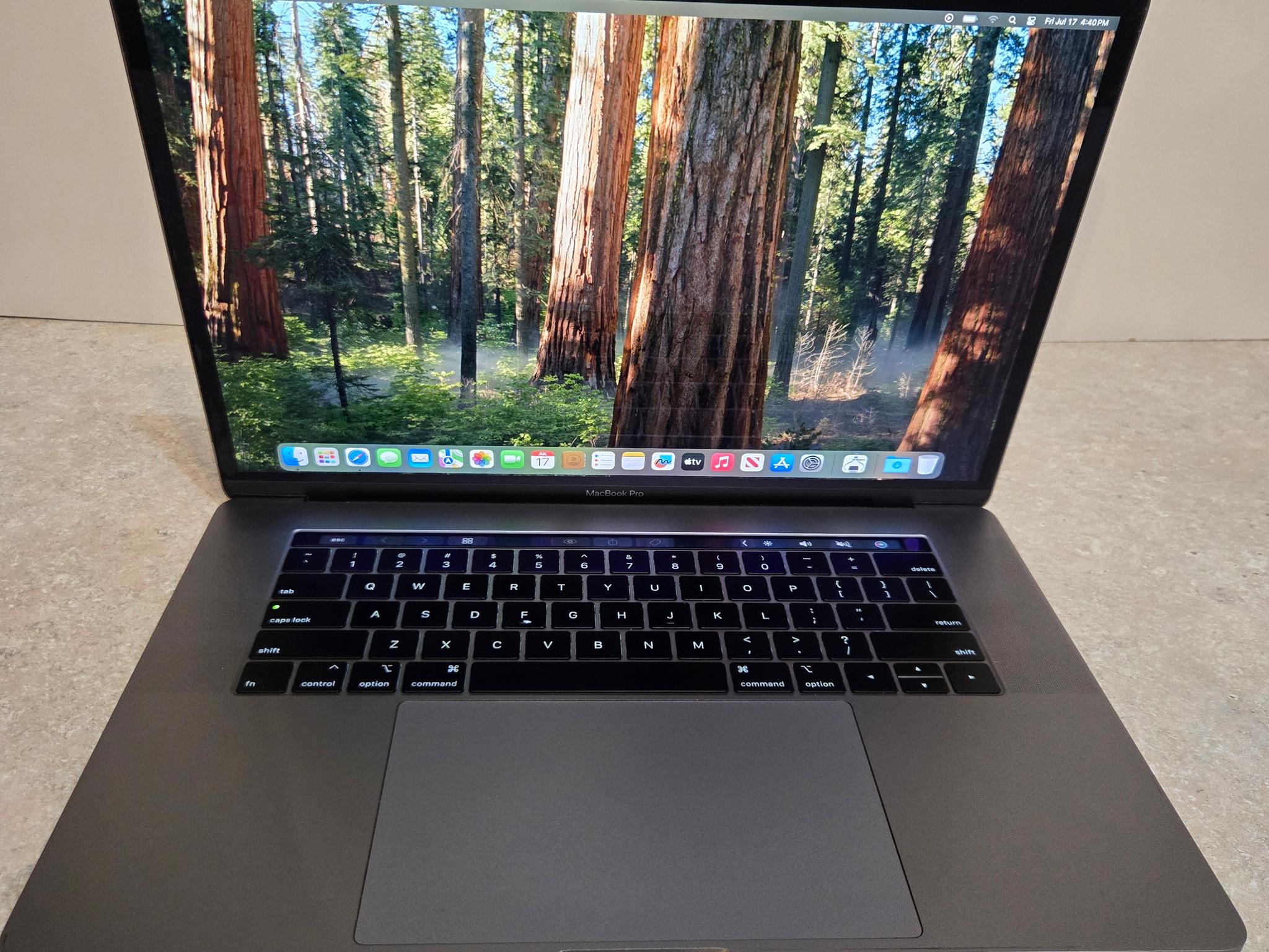 Apple Macbook Pro 15 inch Laptop - 2018 - 512GB - intel i7 - Model A1990