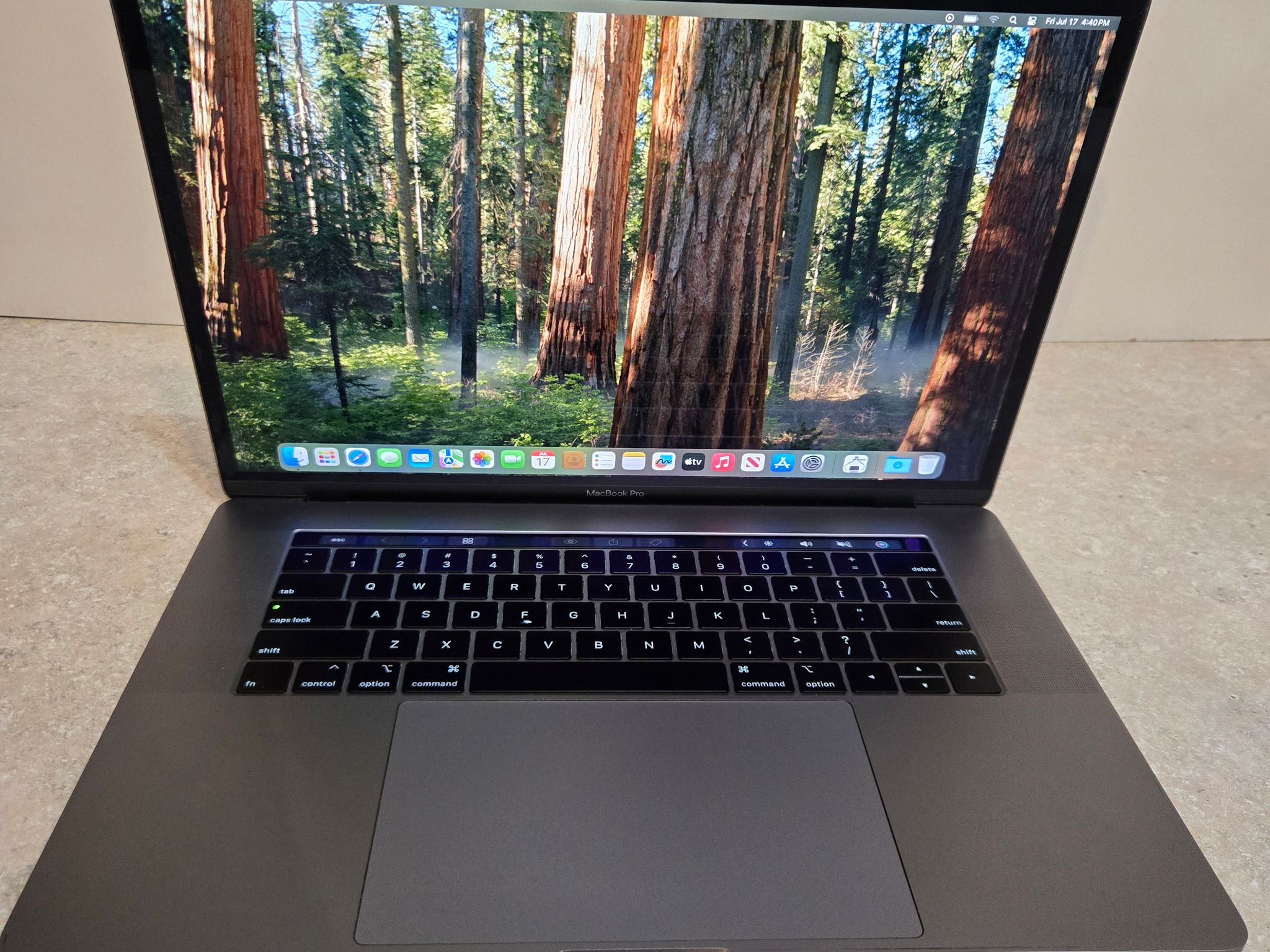 Apple Macbook Pro 15 inch Laptop - 2018 - 512GB - intel i7 - Model A1990