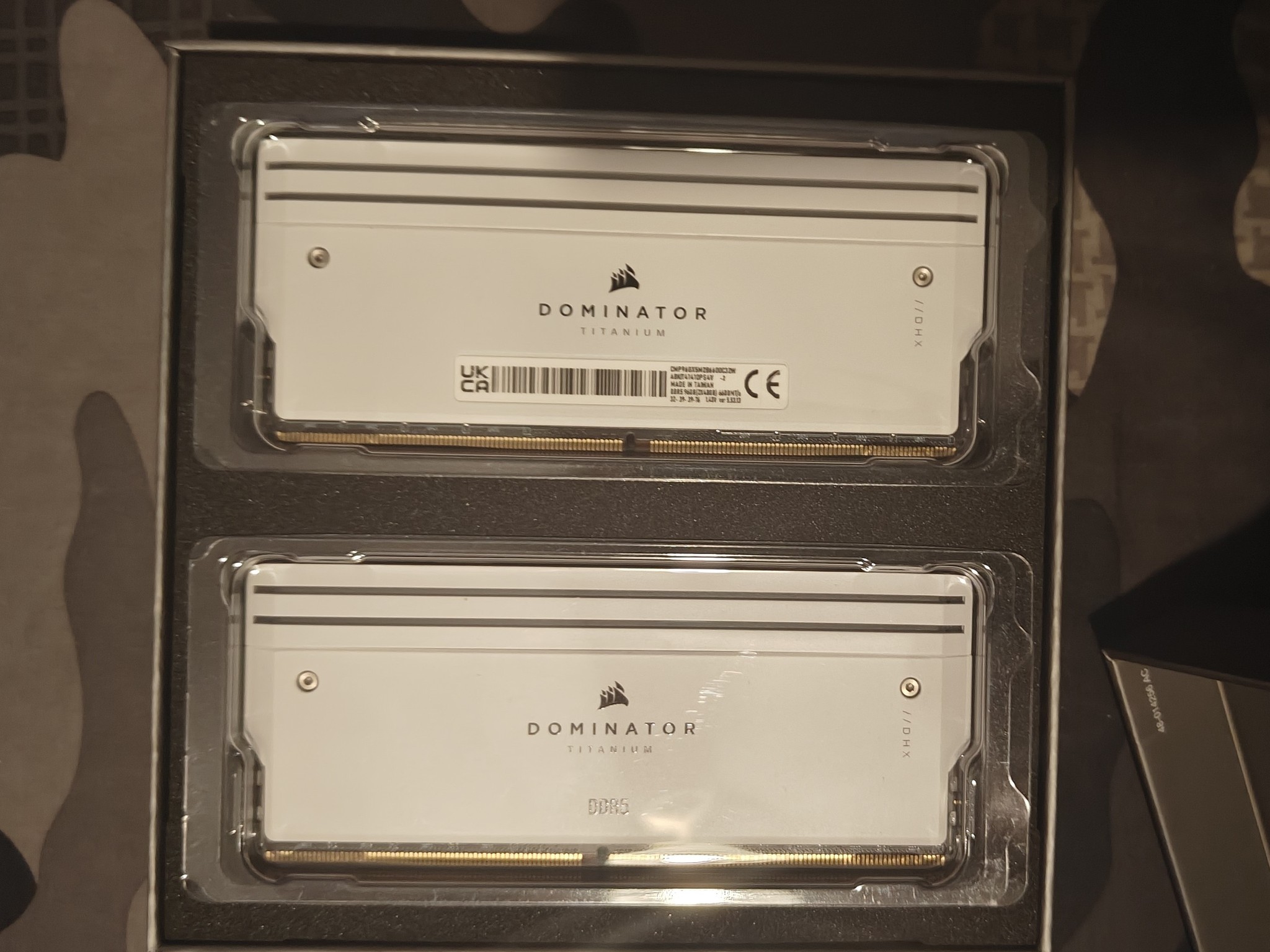 CORSAIR Dominator Titanium 96GB (2 x 48GB) DDR5 6600 CL32
