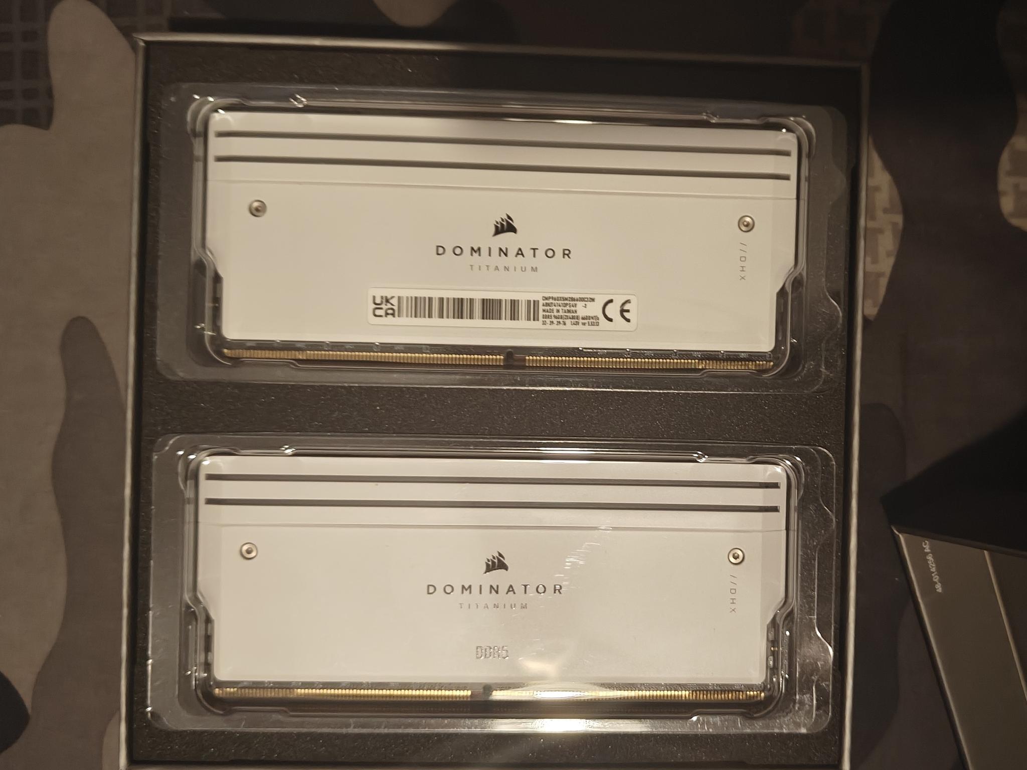 CORSAIR Dominator Titanium 96GB (2 x 48GB) DDR5 6600 CL32