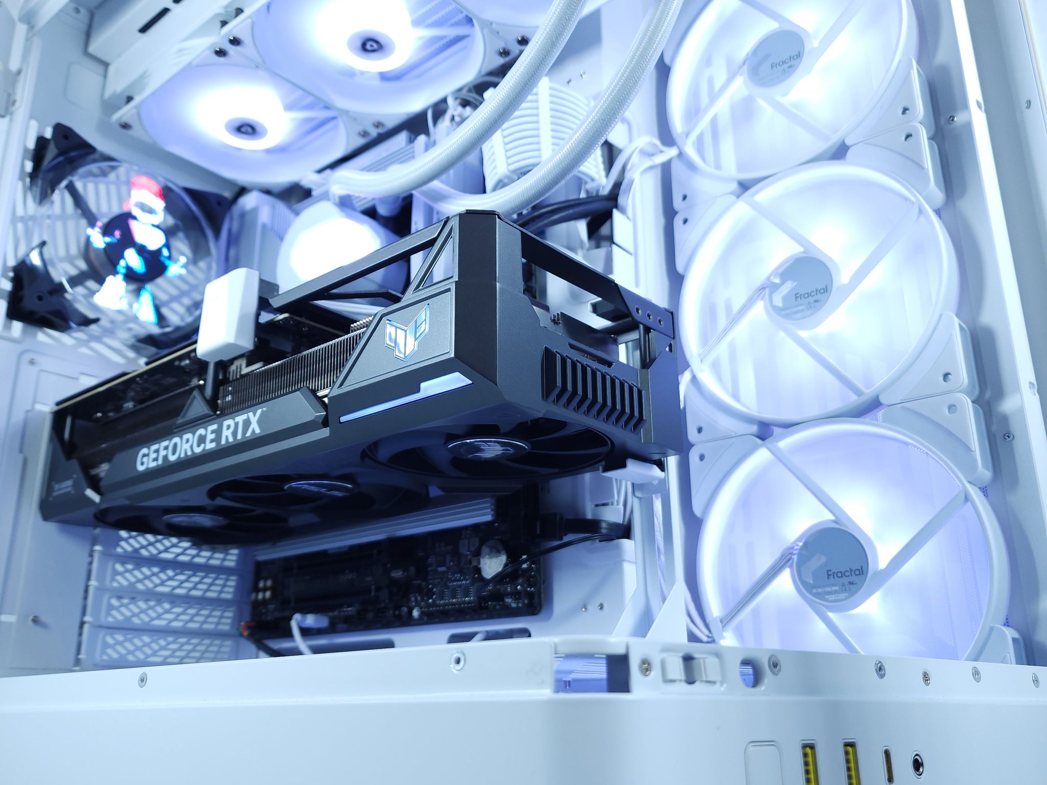 🤍RTX 4090●Core i9 14900KF●1440p/4K Gaming Computer