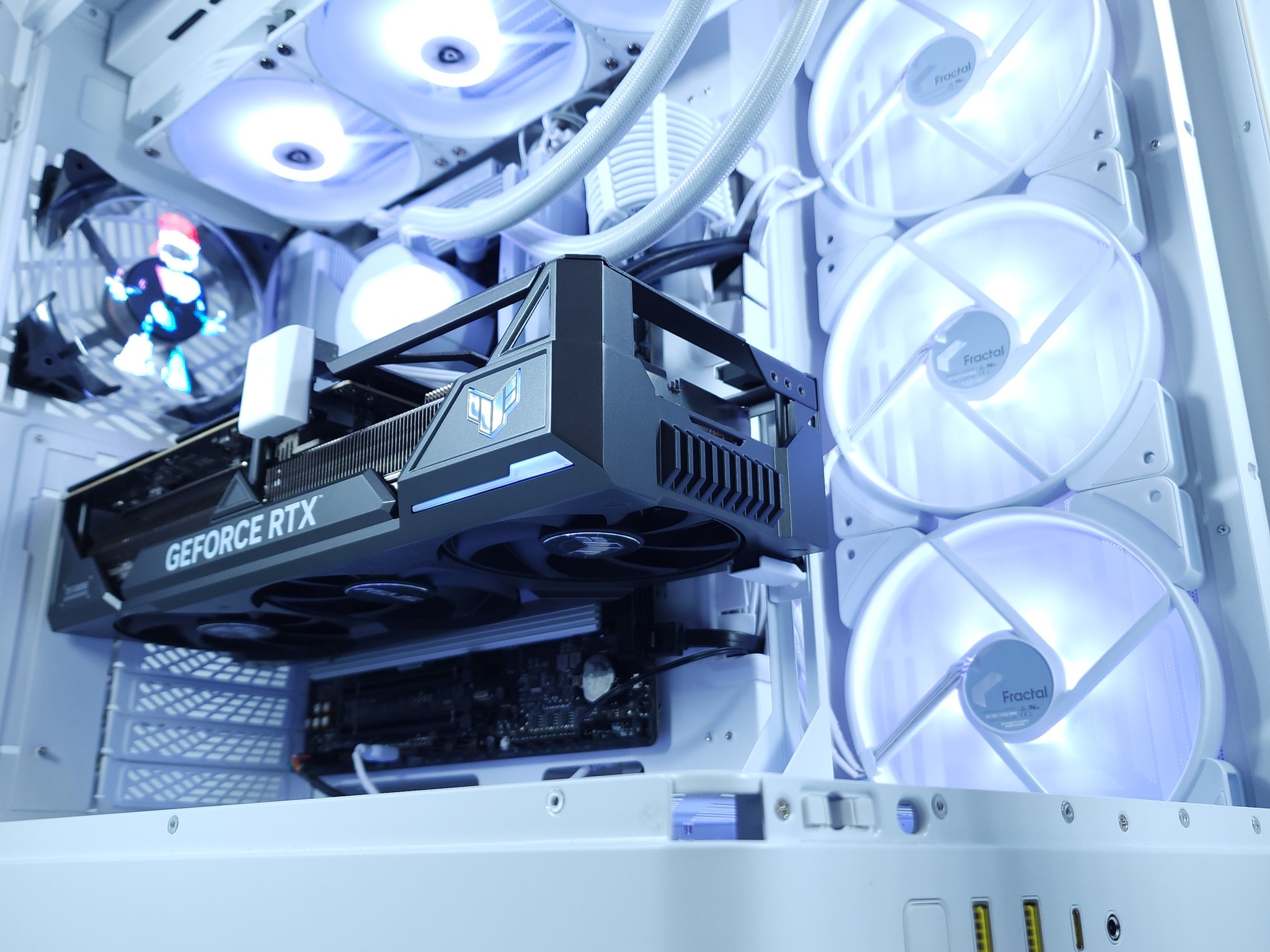 🤍RTX 4090●Core i9 14900KF●1440p/4K Gaming Computer