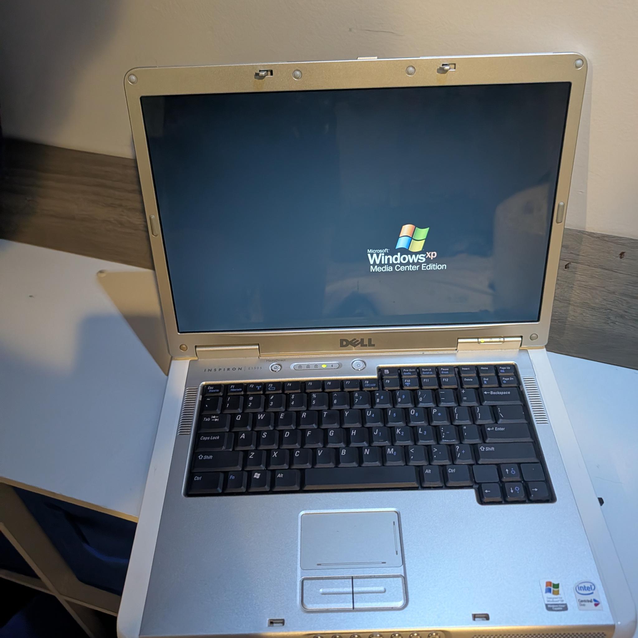 DELL Windows XP Laptop, Like new!