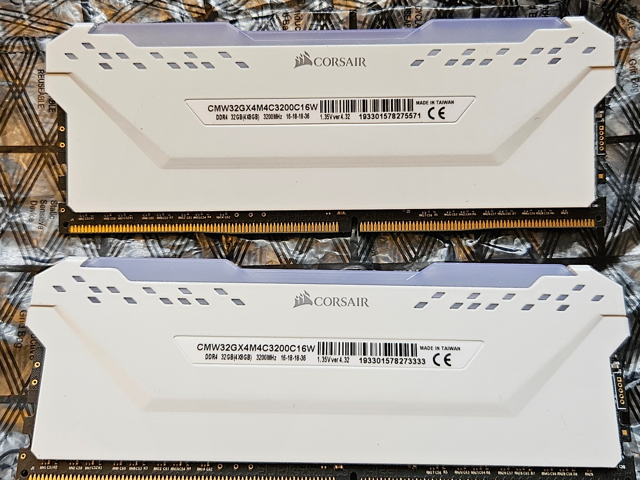 16GB(2x8GB) White Corsair Vengeance RGB PRO 3200MHz DDR4 RAM