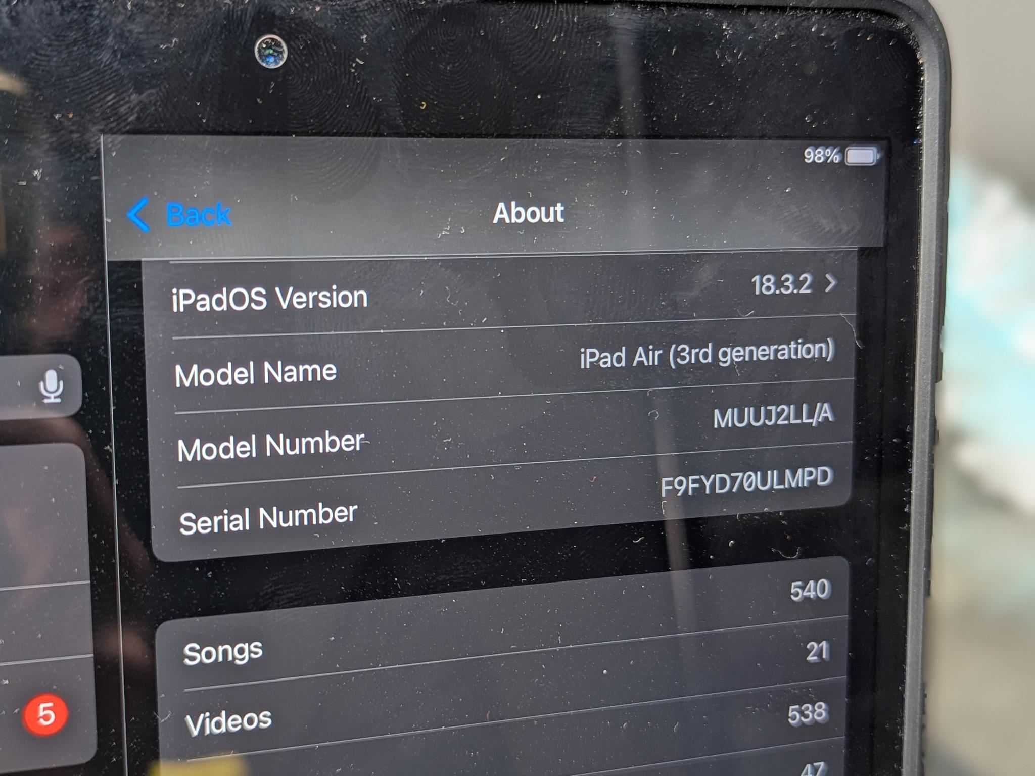 iPad Air 3rd Gen | 64 GB | Near Mint Condition! | Case, Screen Protector, Charger, & Cable included