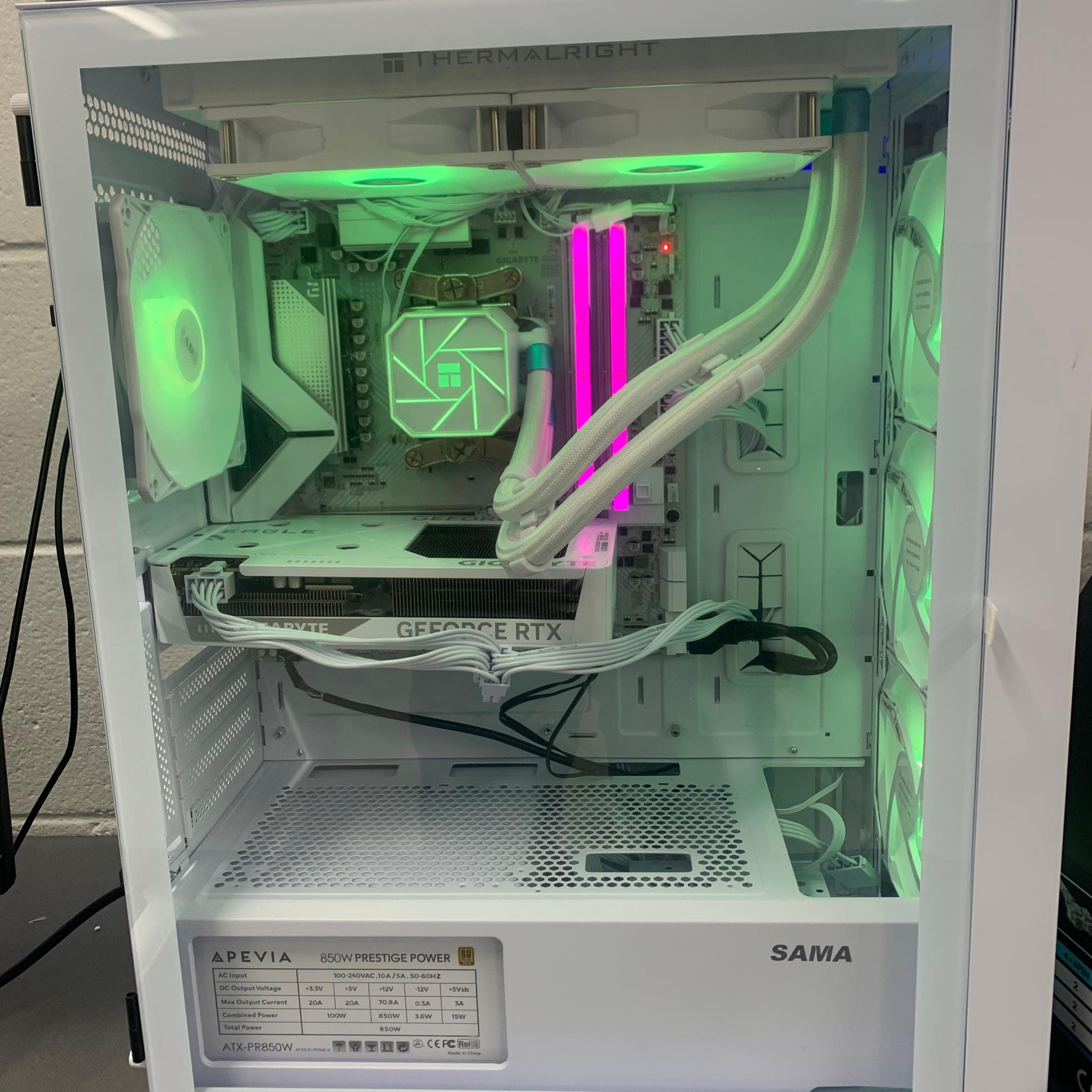 Christmas blast 9600X / RTX 5060 / 4 TB / 32 gb