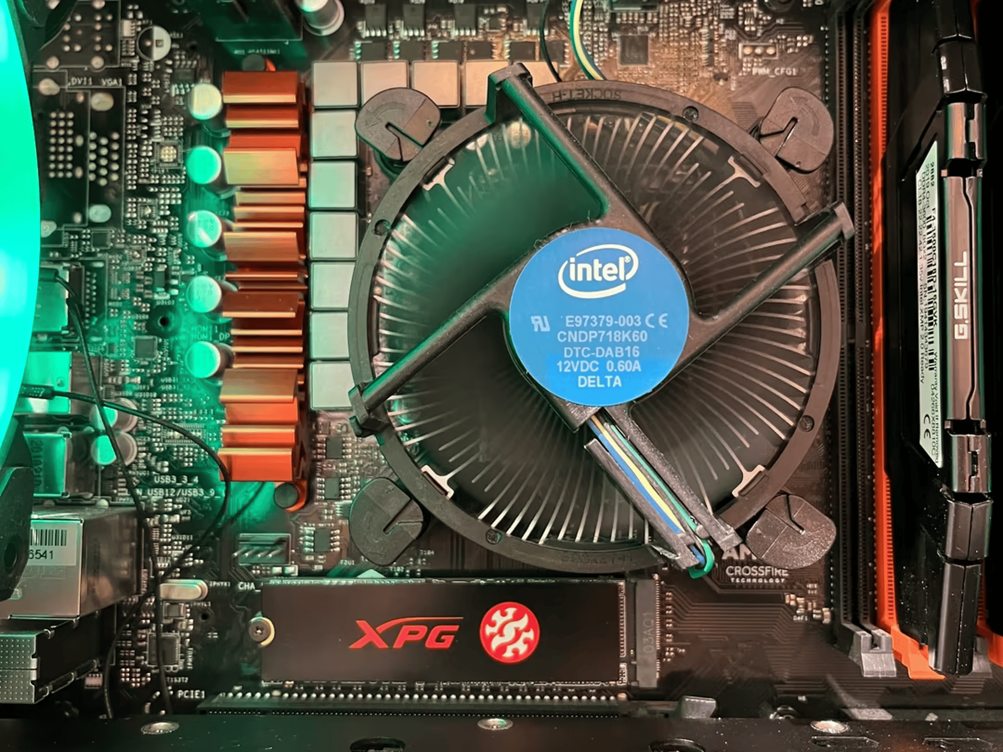 i5 9400F 16GB DDR4 AMD R9 390 m.2 500GB