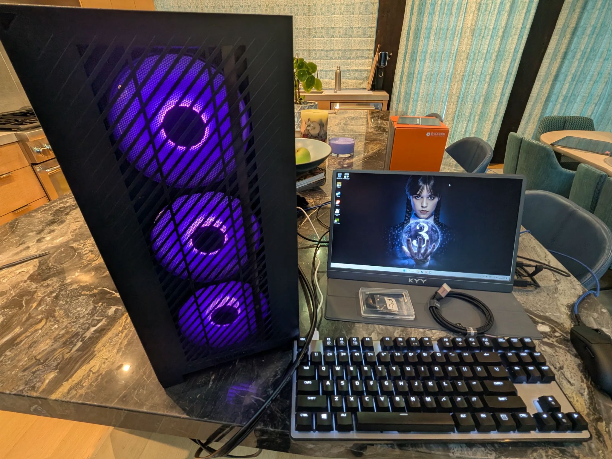 The Nightshade - RTX 5070, Ryzen 7 8700F, 32 GB DDR5, 2 TB Gen 4 NVME, RGB, LCD Display