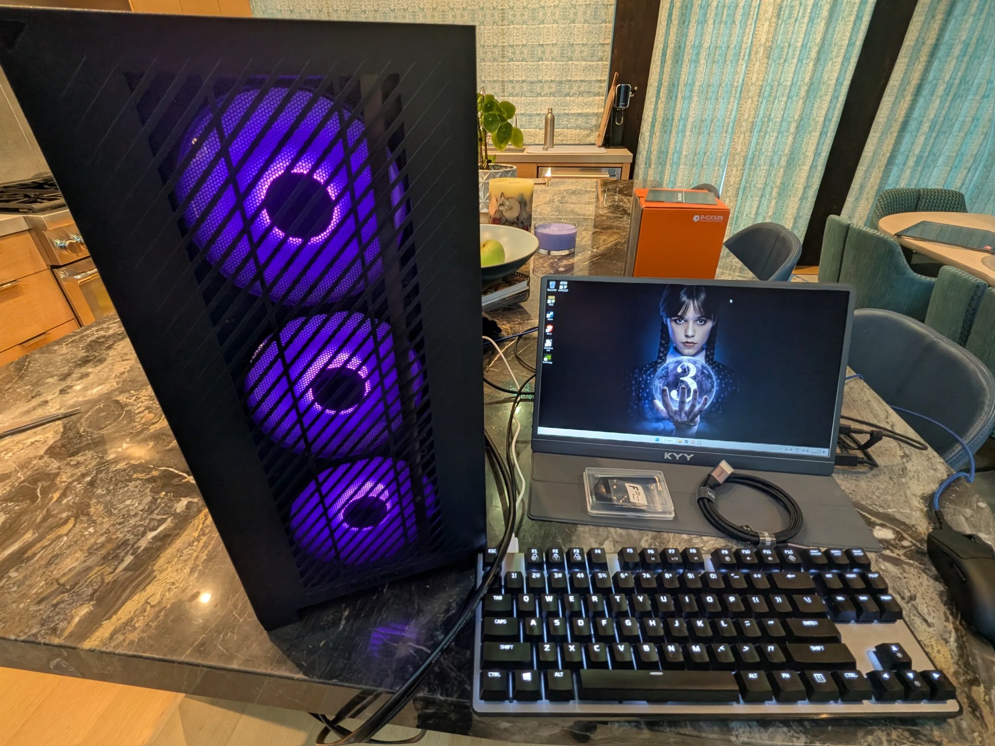 The Nightshade - RTX 5070, Ryzen 7 8700F, 32 GB DDR5, 2 TB Gen 4 NVME, RGB, LCD Display