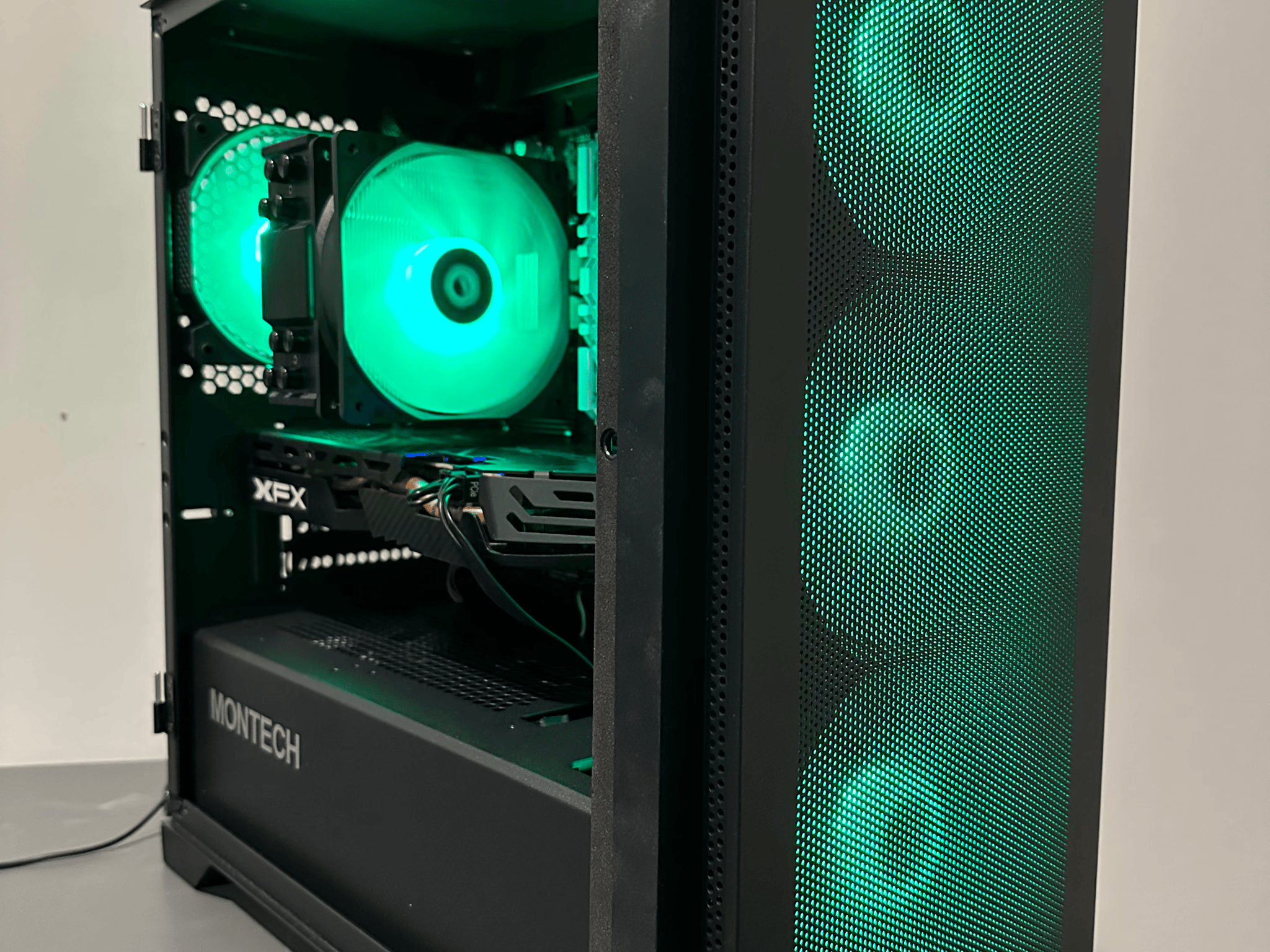Gaming PC - 8GB Radeon RX 580 - Intel i3 10100F - 16 GB RAM