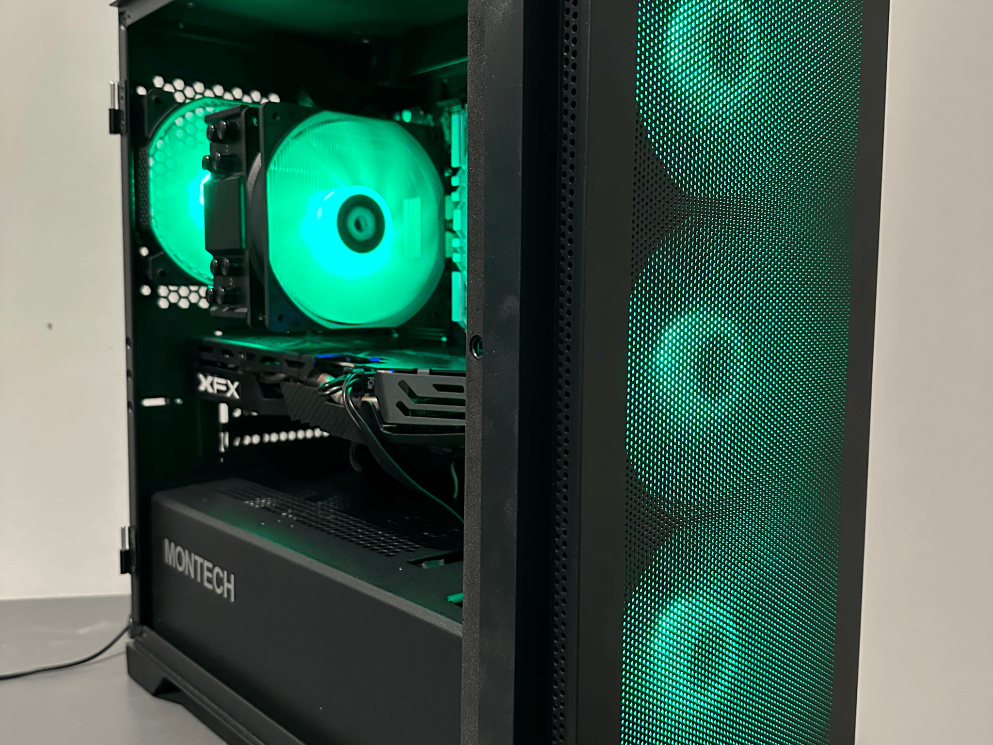 Gaming PC - 8GB Radeon RX 580 - Intel i3 10100F - 16 GB RAM