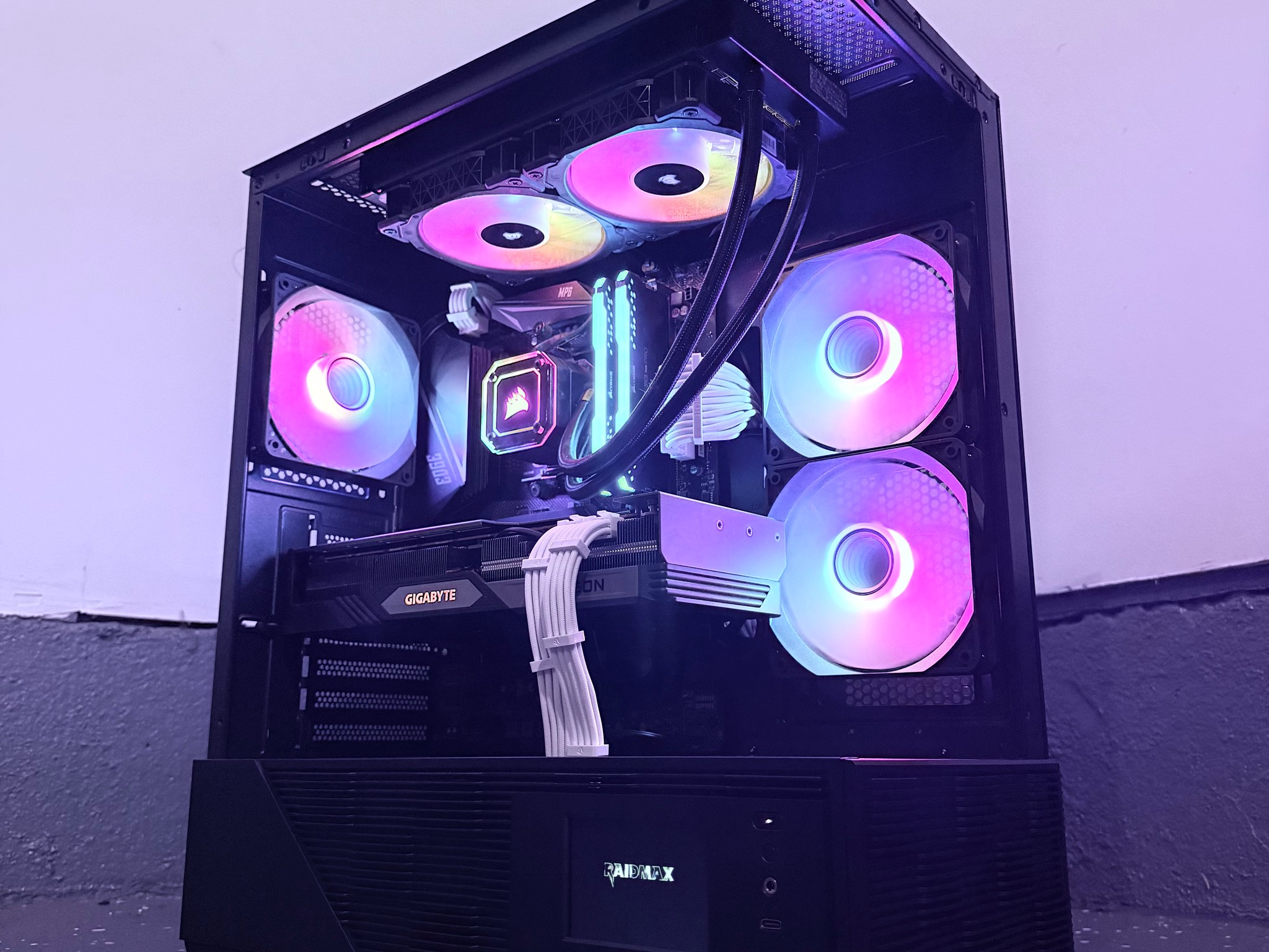 ⚫️"Phantom Prism"🌈| 1440p Gaming | RX 7800XT 16GB | Ryzen 7 3800X | 32B Ram | 1TB Storage