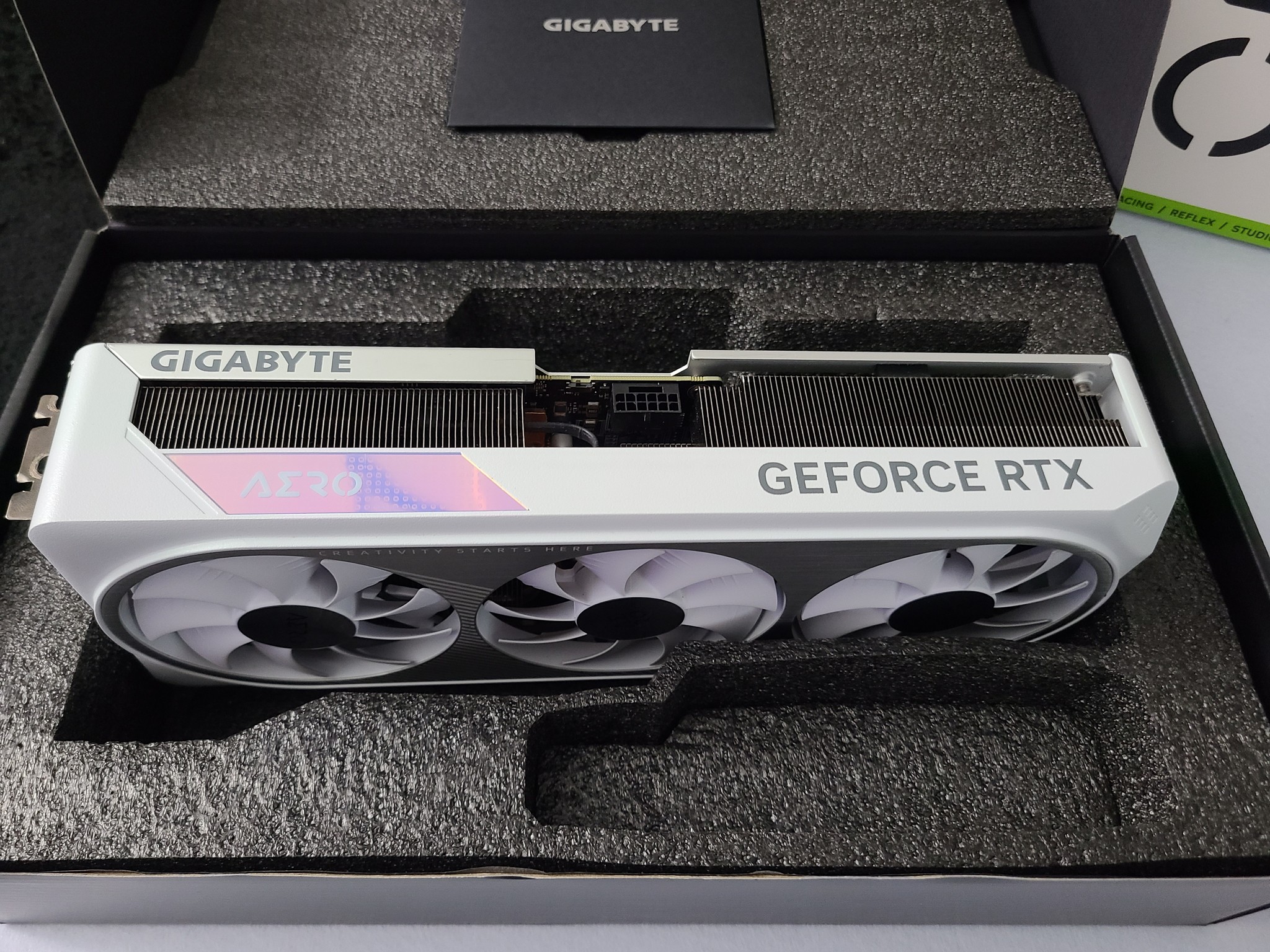 GIGABYTE AERO OC GeForce RTX 4070 SUPER (White)
