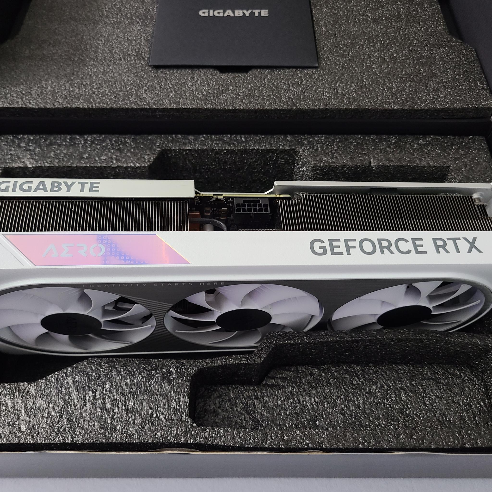 GIGABYTE AERO OC GeForce RTX 4070 SUPER (White)