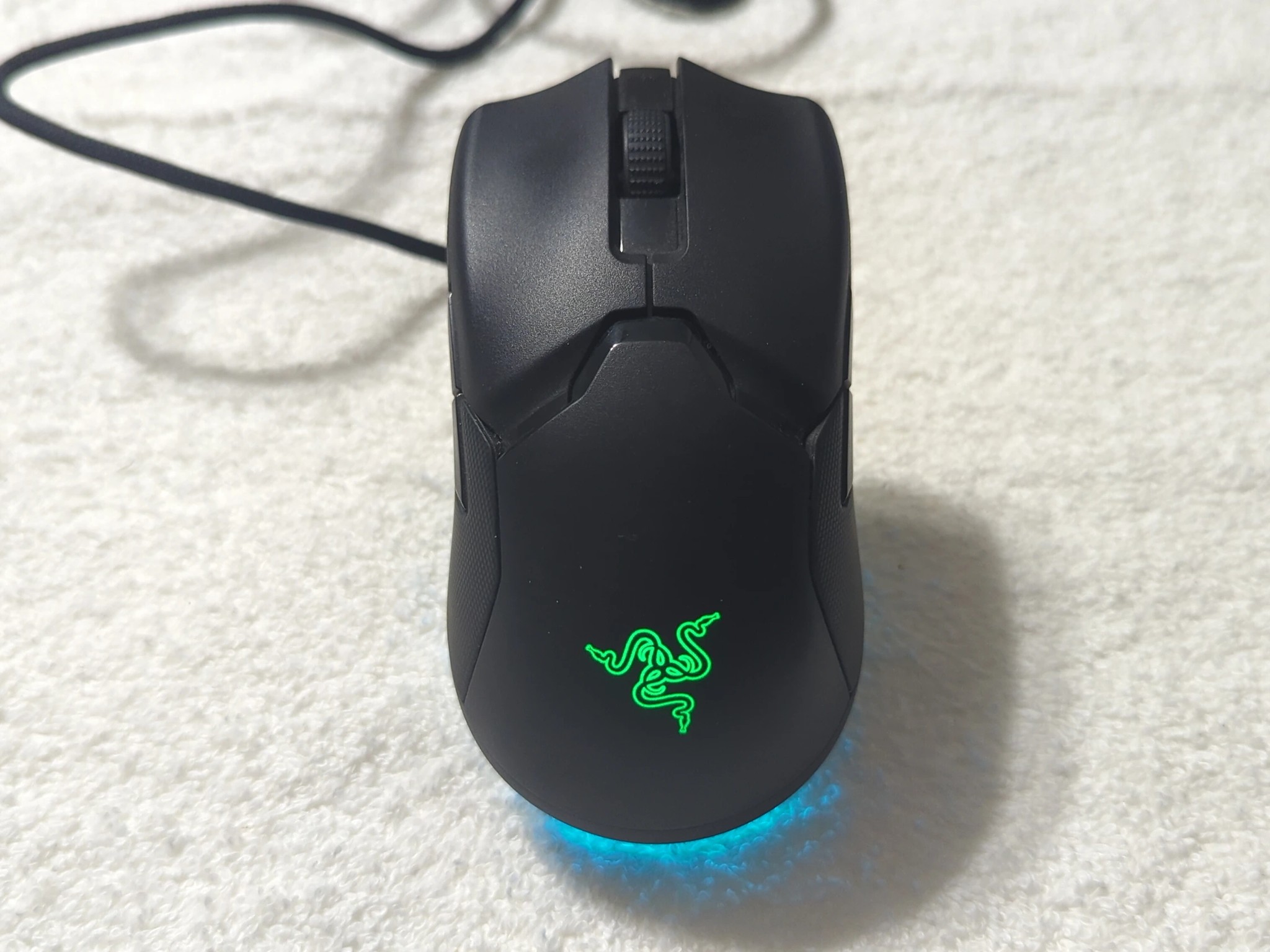 Razer Viper Ultimate wireless with charging stand in excellent condition and barely used!