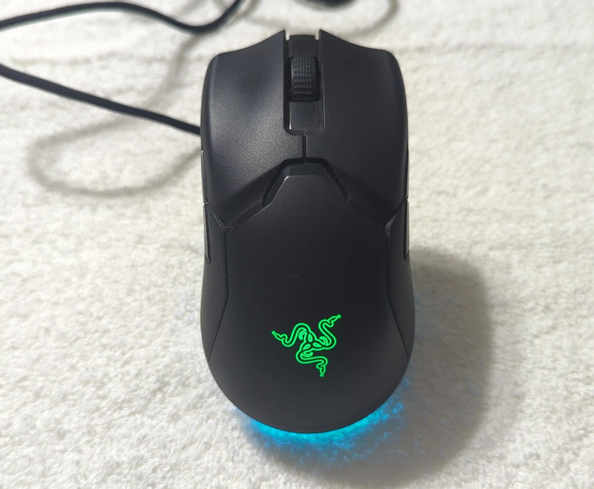 Razer Viper Ultimate wireless with charging stand in excellent condition and barely used!