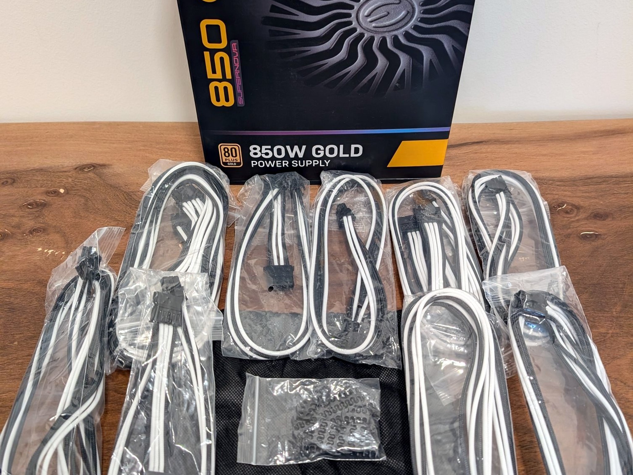 EVGA SuperNOVA 850 GT 850W 80+ Gold PSU + CableMod Sleeved Kit (Excellent Condition)