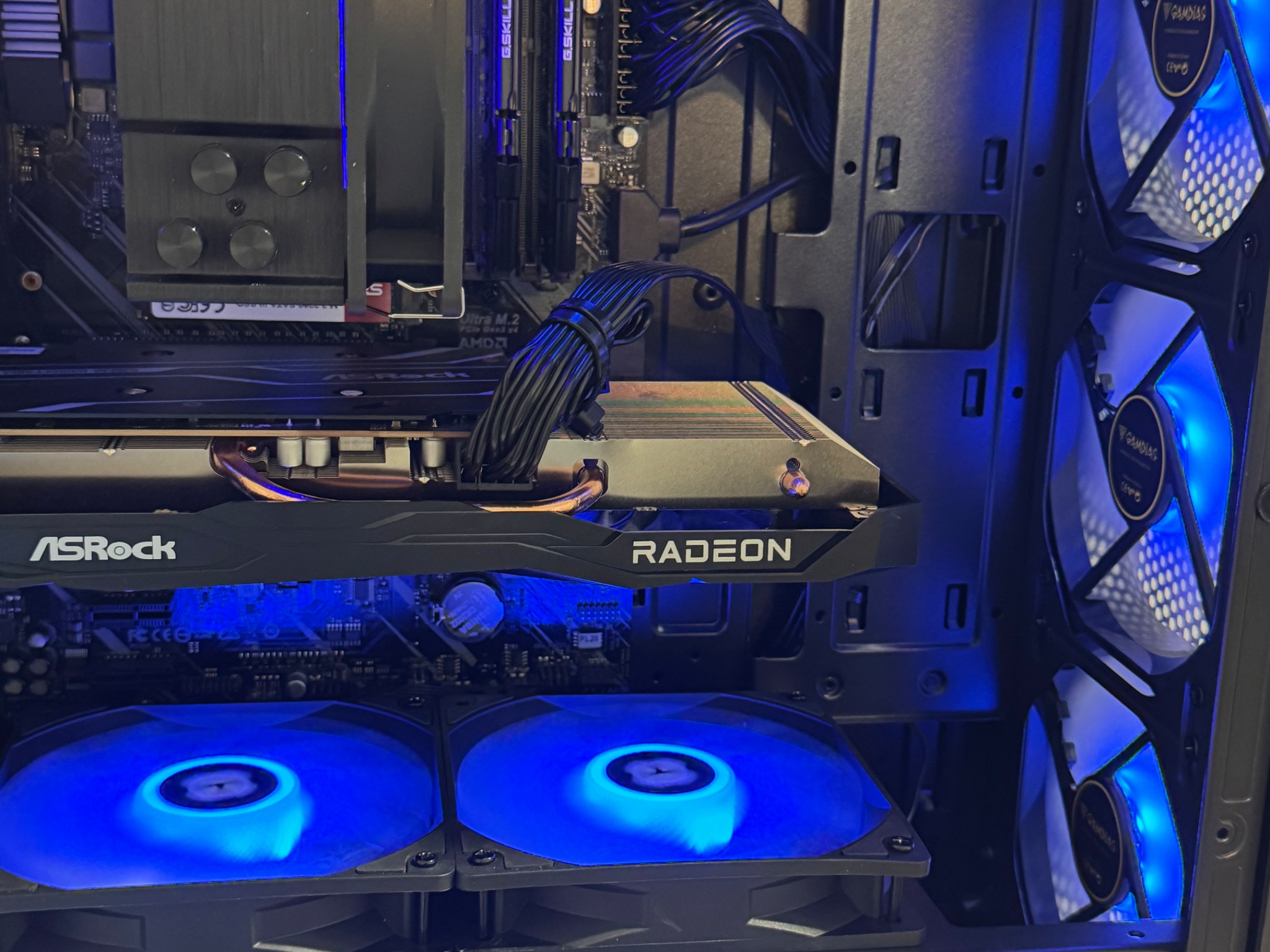 i9 9900 32 GB DDR4 RX 6600 8 GB 1 TB M.2