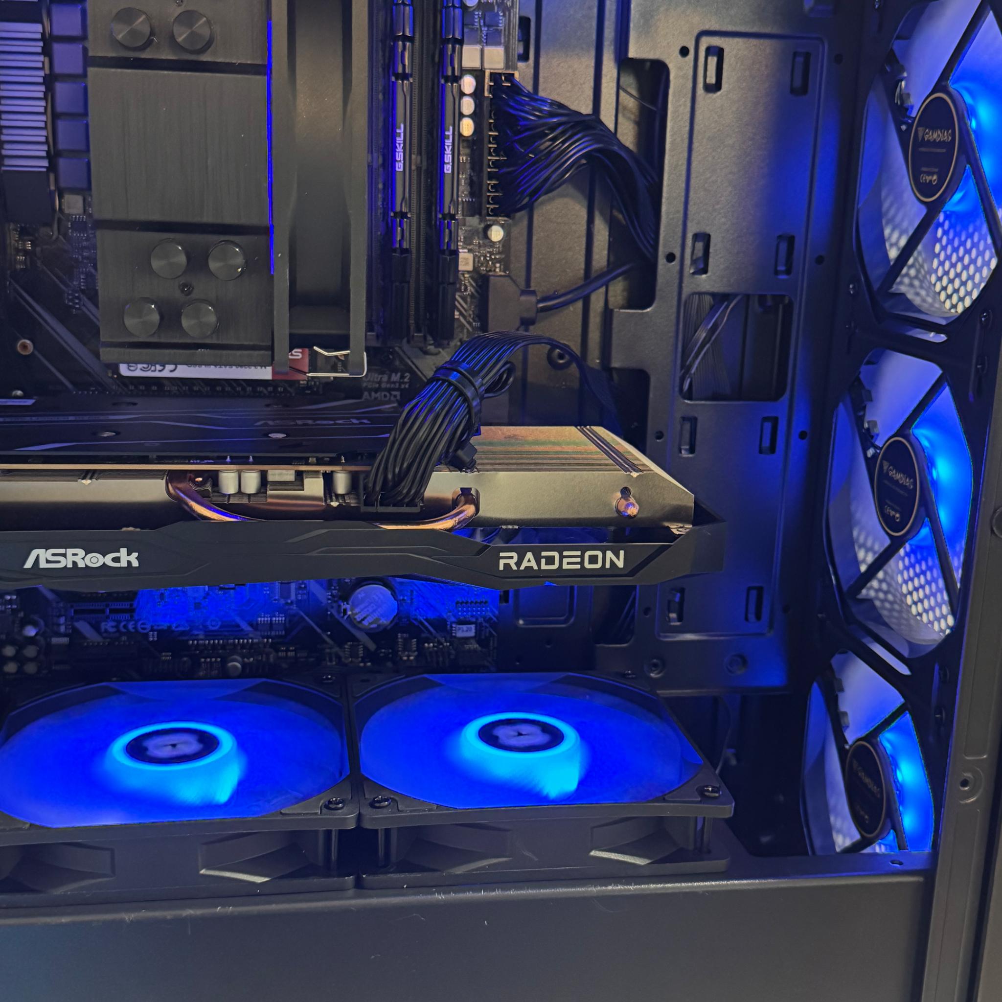 i9 9900, 32 GB DDR4 RAM, RX 6600 8 GB 1 TB M.2
