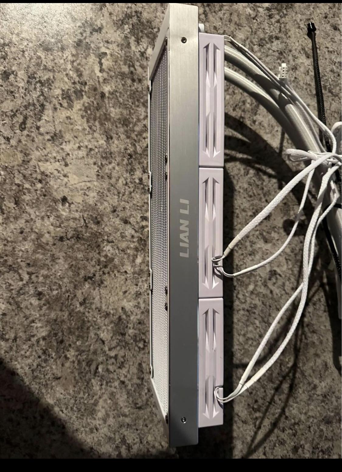 Lian li White AIO 360 Cooler