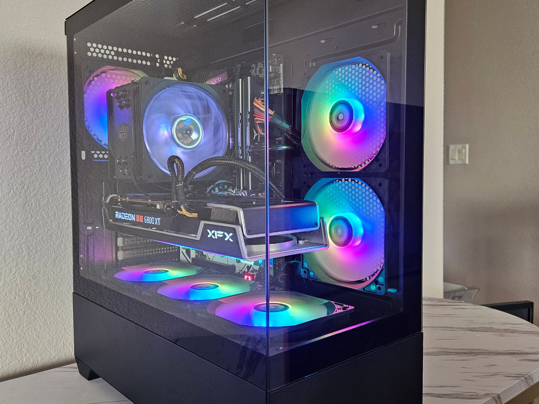 Gaming PC Ryzen 5 5600x RX 6800XT 32GB RAM 500GB+4TB WI-FI