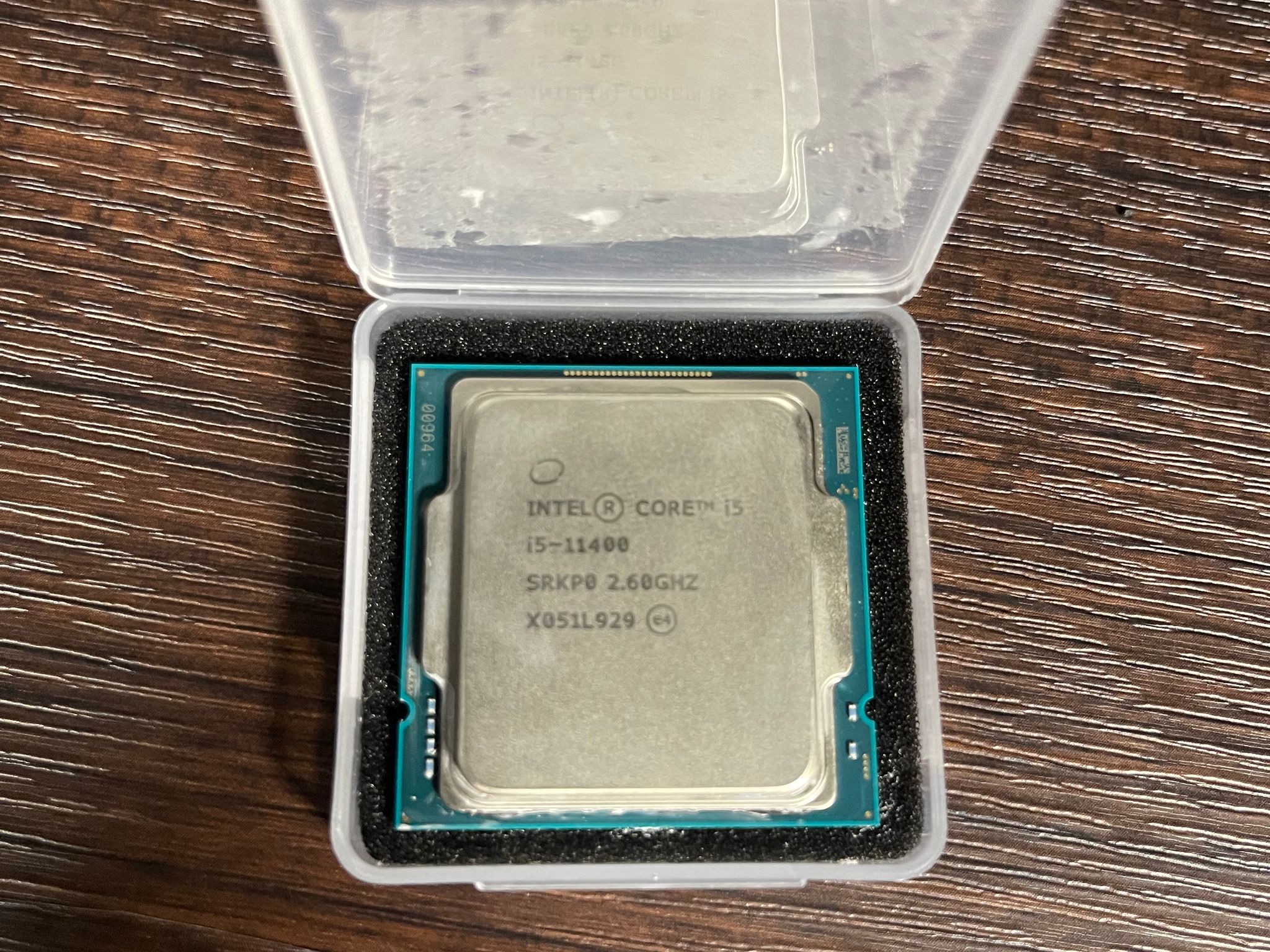 Intel Core i5-11400 With integrated graphics.