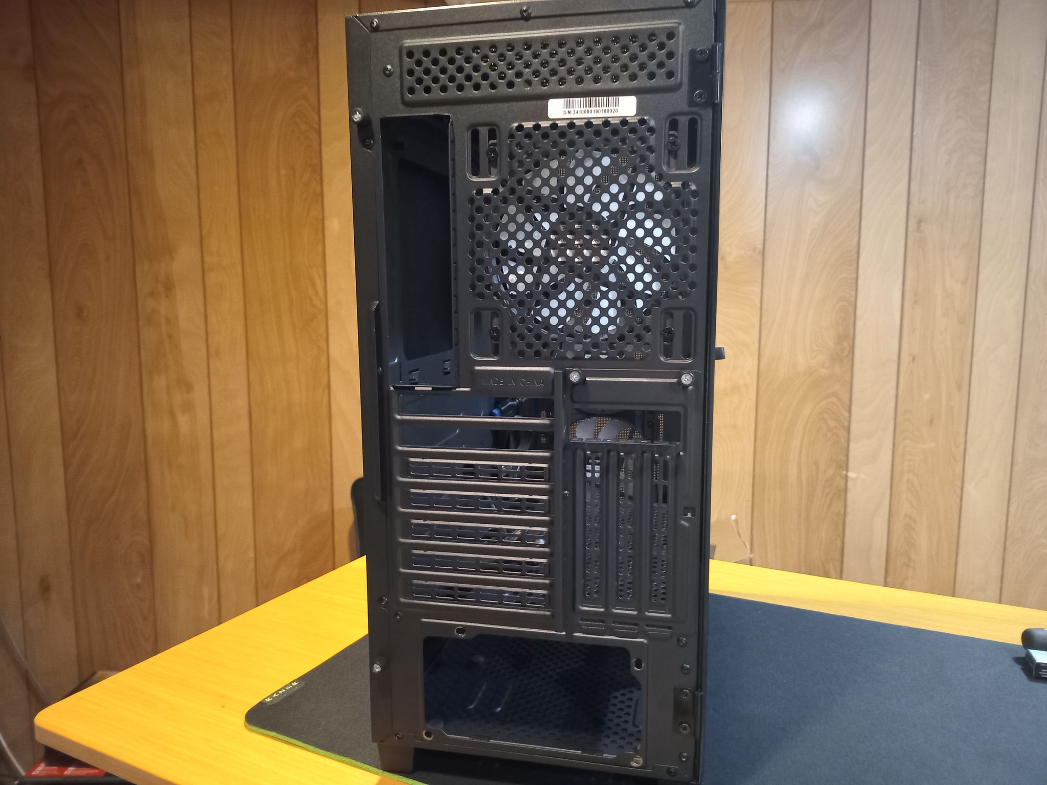 BitFenix FLOW ATX - Mid Tower Case