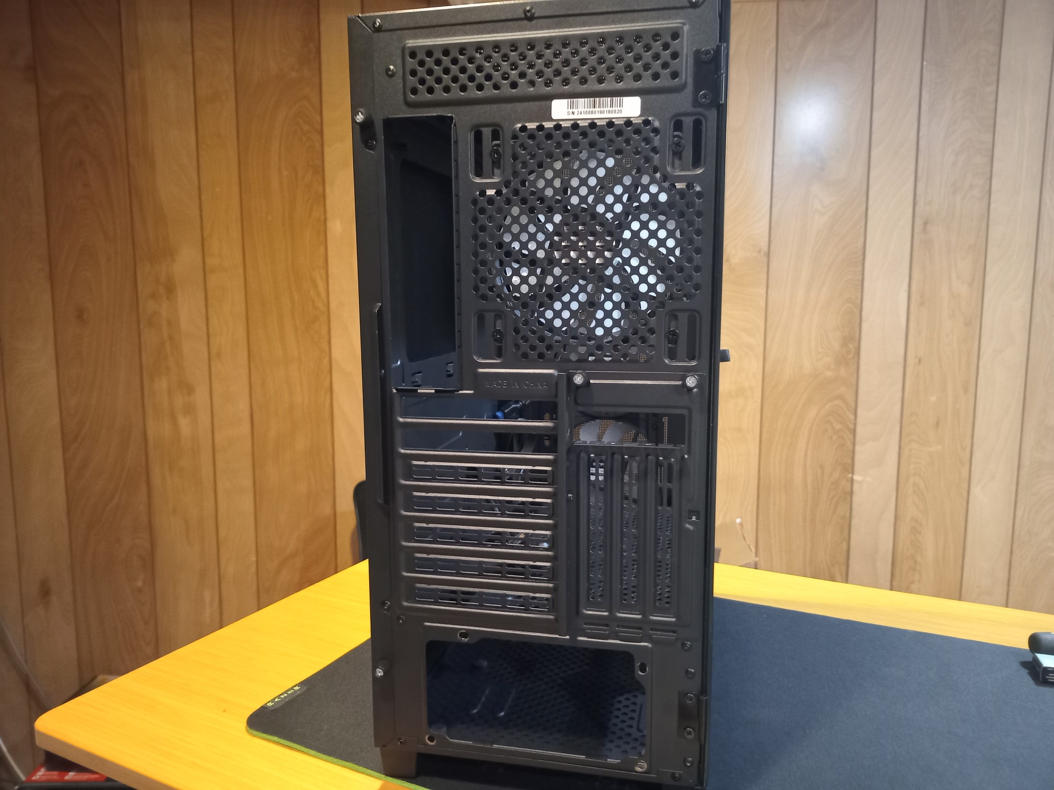 BitFenix FLOW ATX - Mid Tower Case