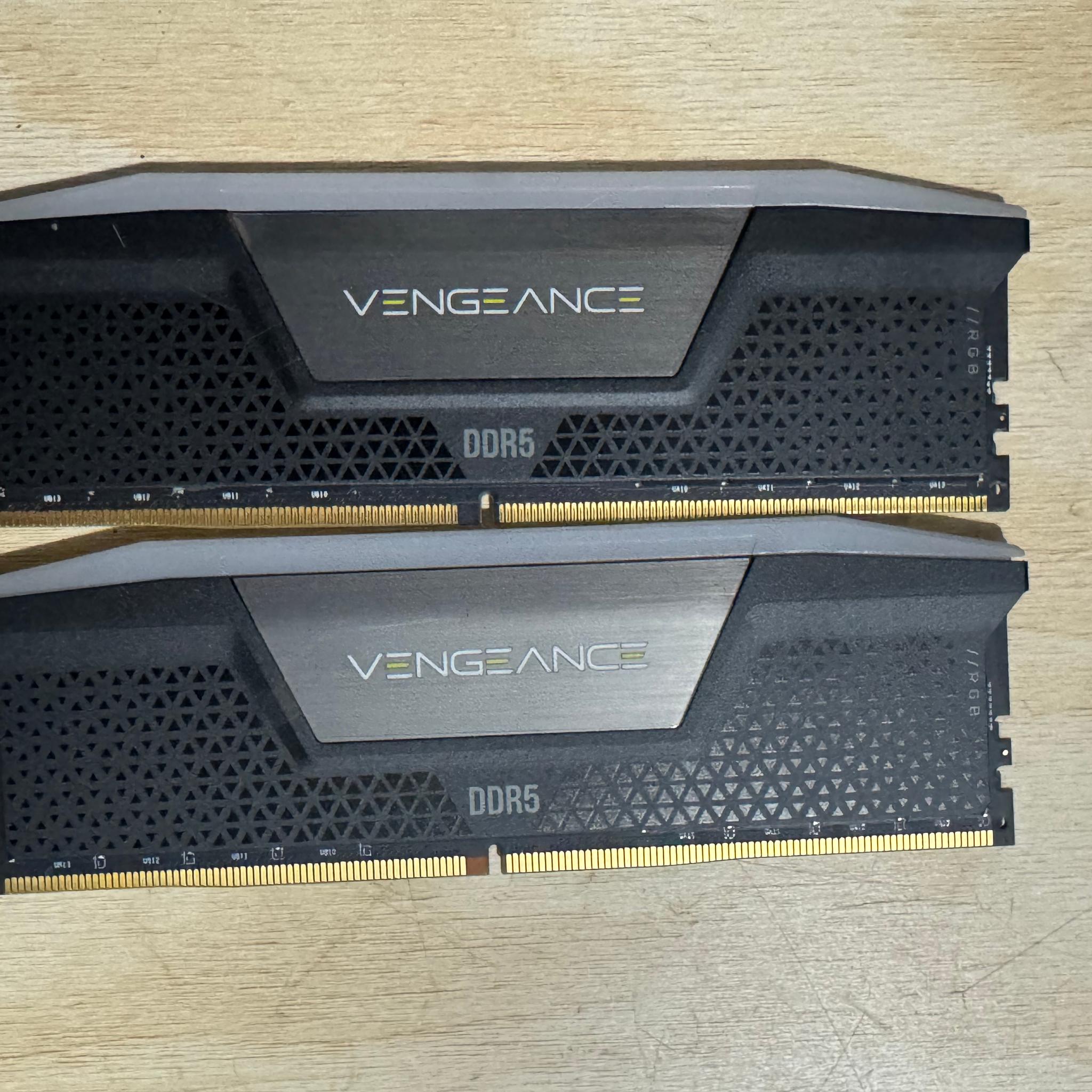 Corsair Vengeance RGB DDR5 64GB (2x32GB) 6400MHz DIMM CMH64GX5M2B6400C32