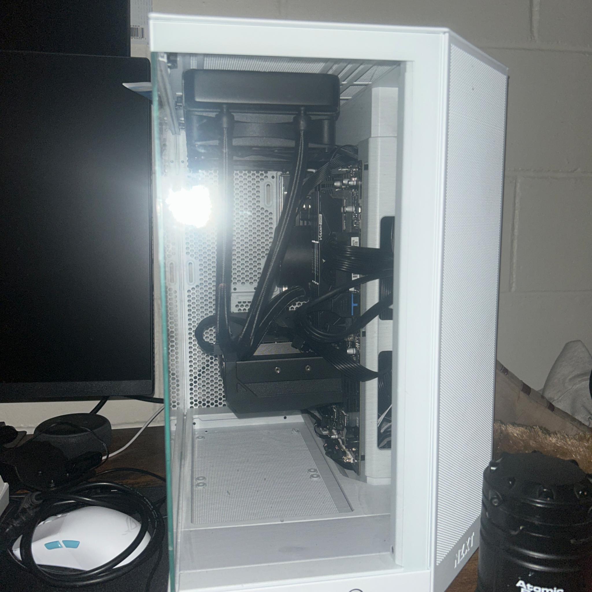 1440p RYZEN 7 9700x 4070 Gaming PC