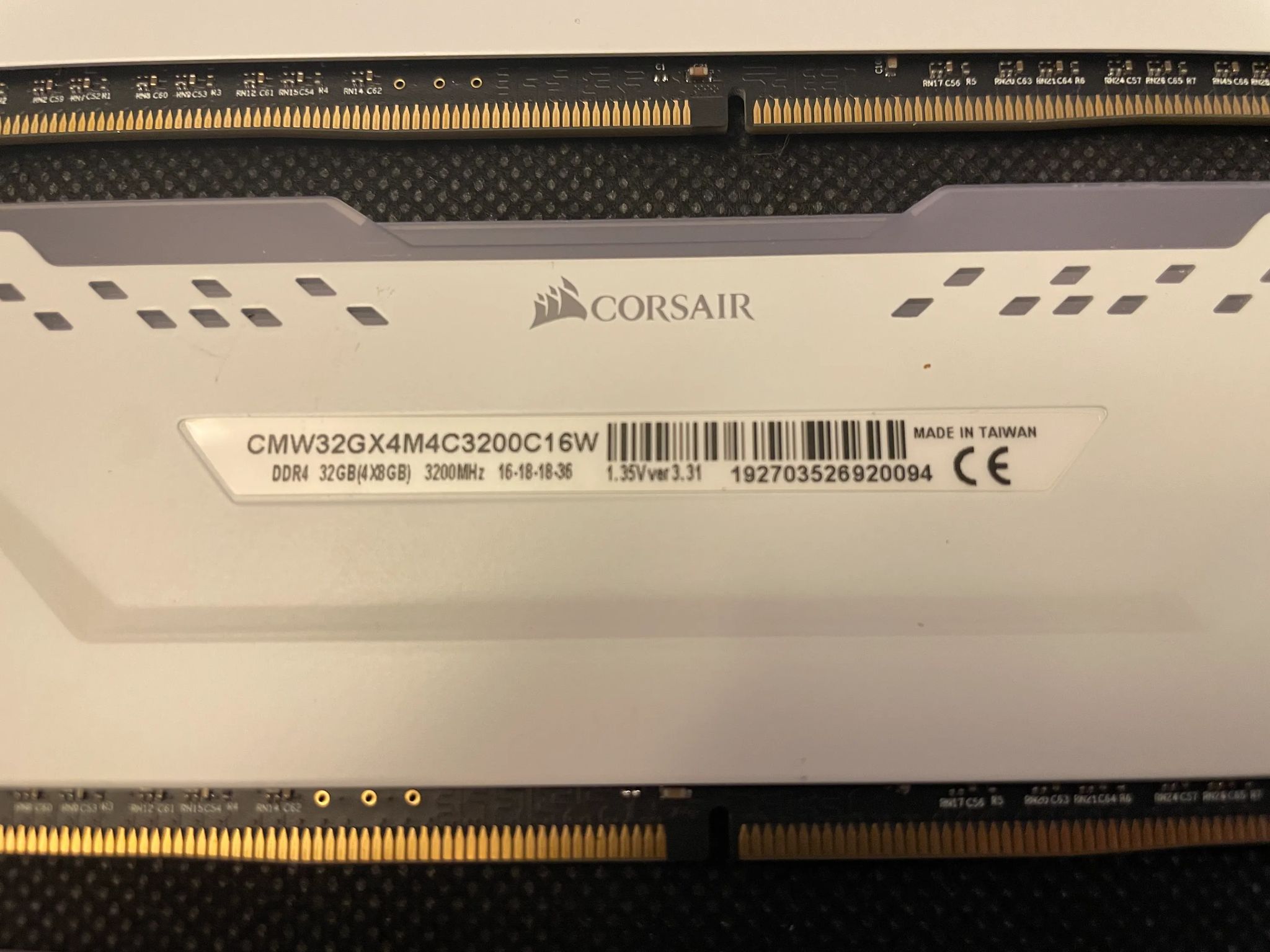 CORSAIR VENGEANCE RGB PRO 32GB (4 x 8GB) DDR4 DRAM 3200MHz C16 Memory Kit — White