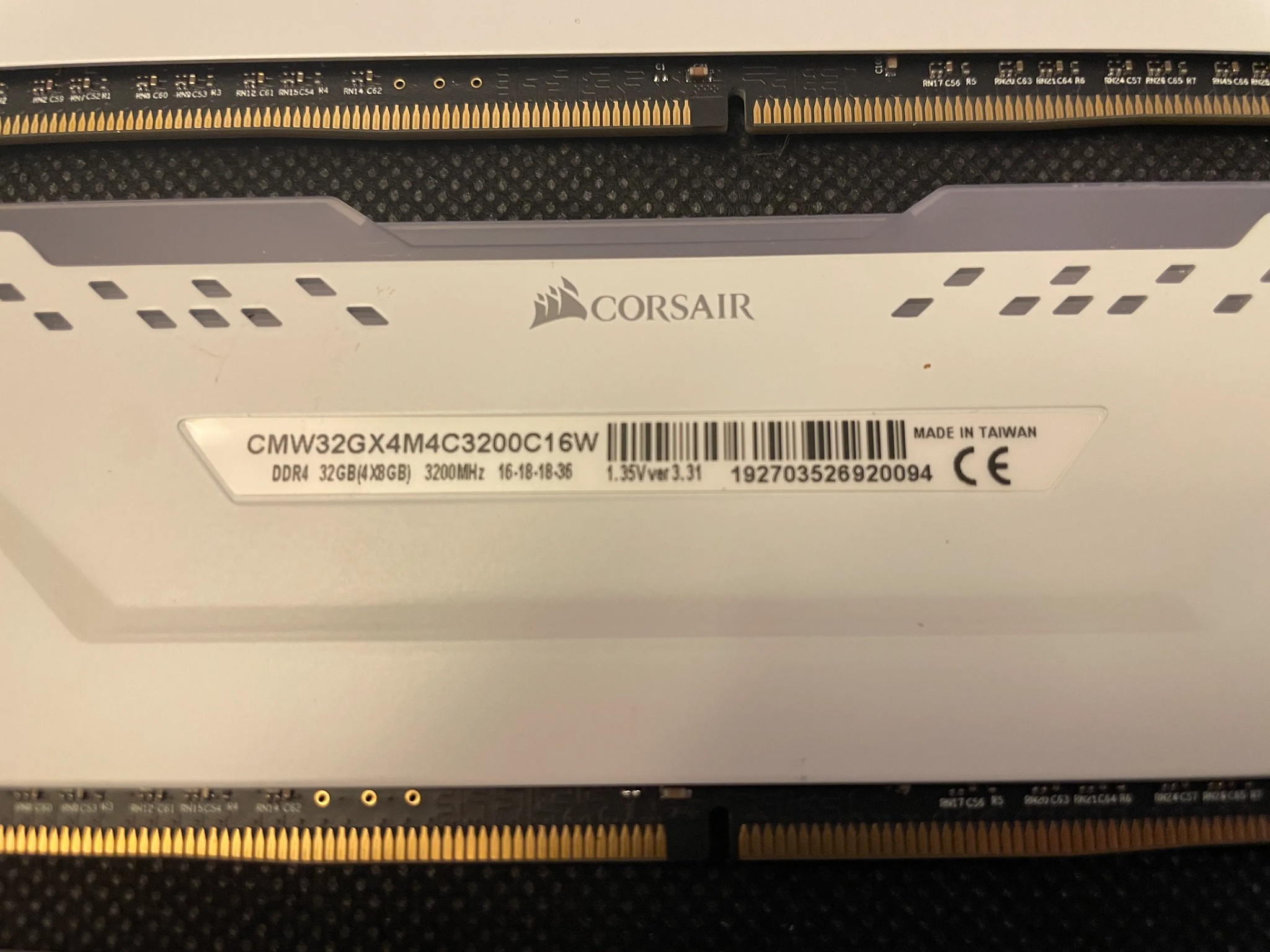 CORSAIR VENGEANCE RGB PRO 32GB (4 x 8GB) DDR4 DRAM 3200MHz C16 Memory Kit — White