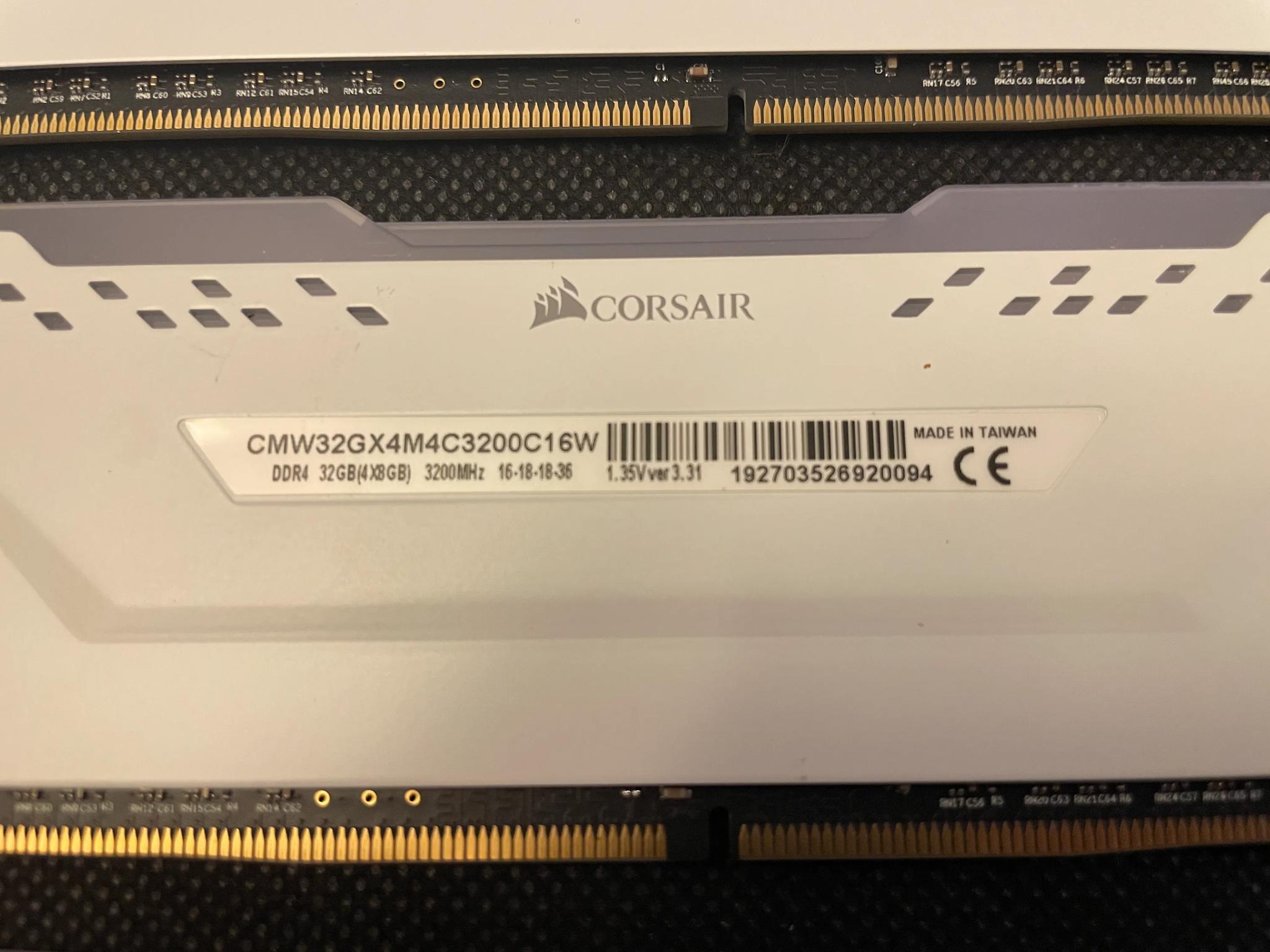 CORSAIR VENGEANCE RGB PRO 32GB (4 x 8GB) DDR4 DRAM 3200MHz C16 Memory Kit — White