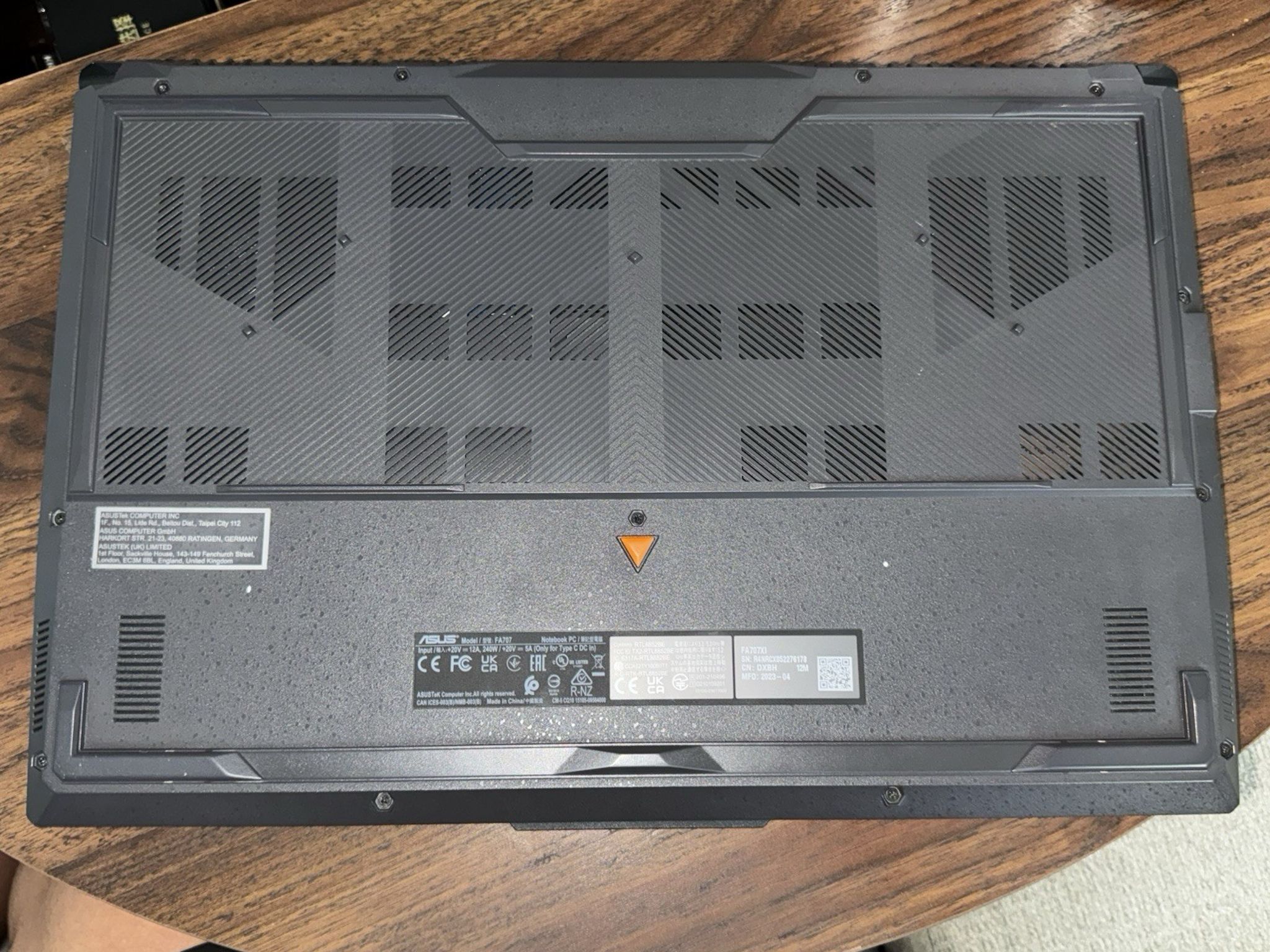 ASUS TUF Gaming A17 FA707XI Ryzen 9 RTX 4070 16GB DDR5 1TB SSD LAPTOP W/ CASE