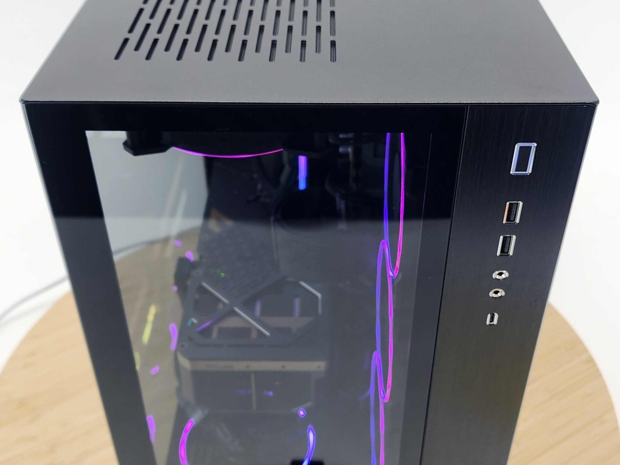 Gaming PC Ryzen 7 9800X3D 32GB RAM 2TB SSD RTX 5080 16GB Windows 11 Computer