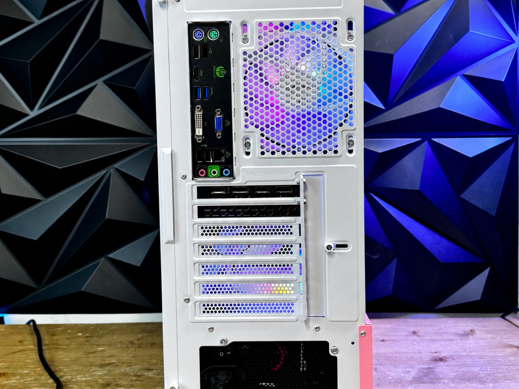Nvidia RTX 4060 | Intel core i7 3.4ghz | 32GB RAM | 500GB SSD | Wi-Fi/BT | Win 11 - PINK Gaming PC