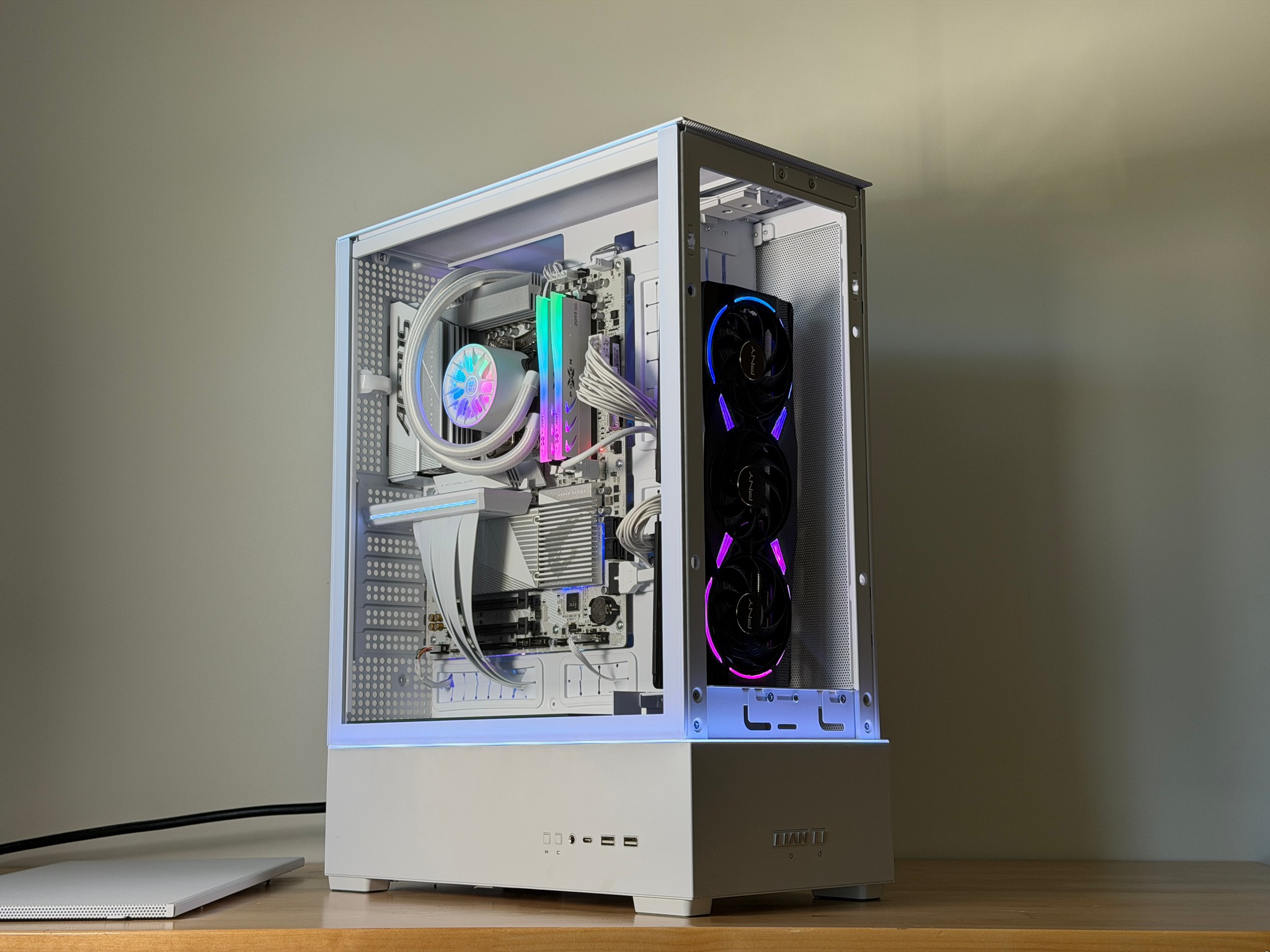 RTX 5070 Ryzen 9 9900x Gaming PC