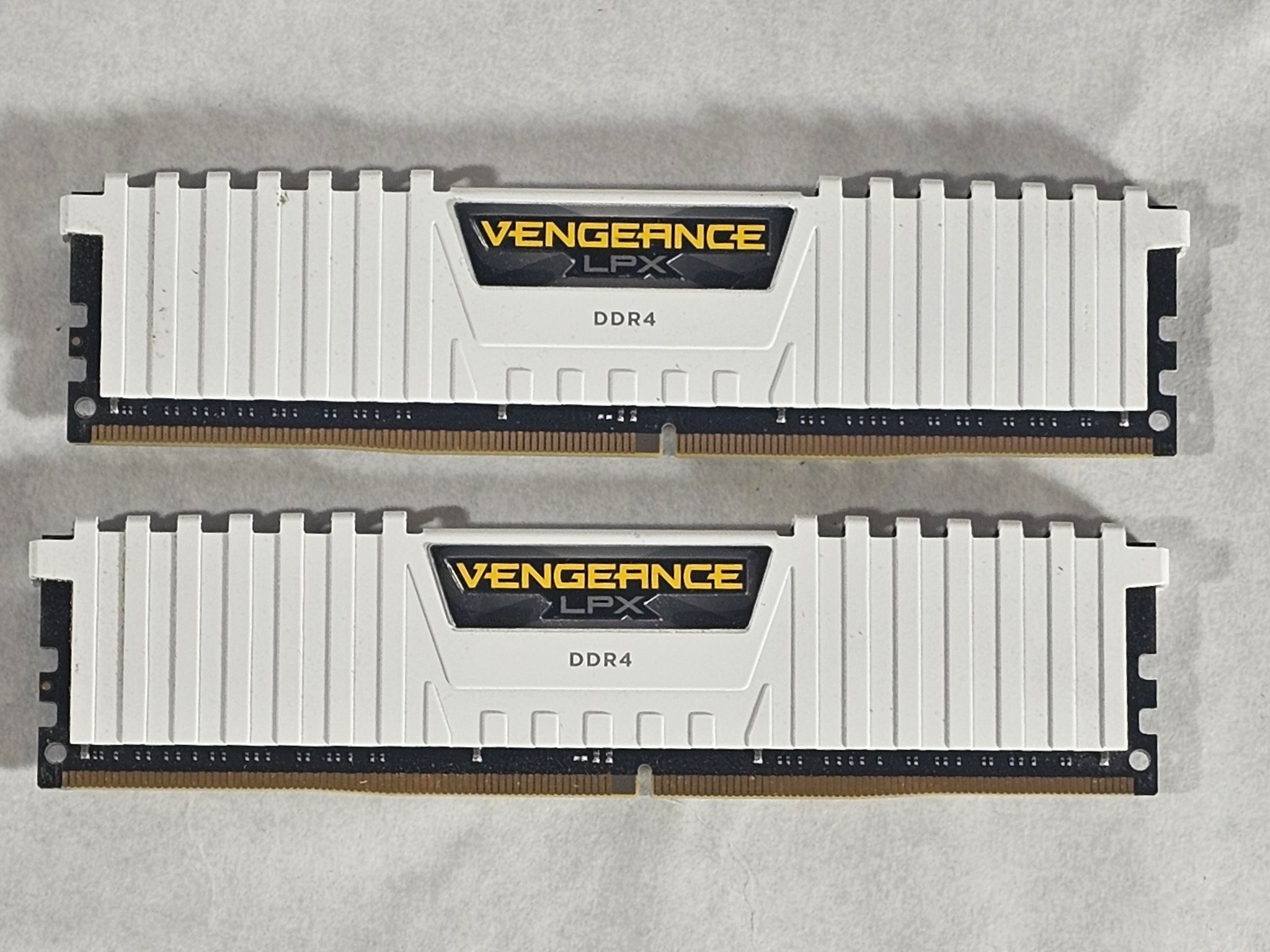 16GB DDR4 (2x8GB) CL16 3200MHz White Corsair Vengeance