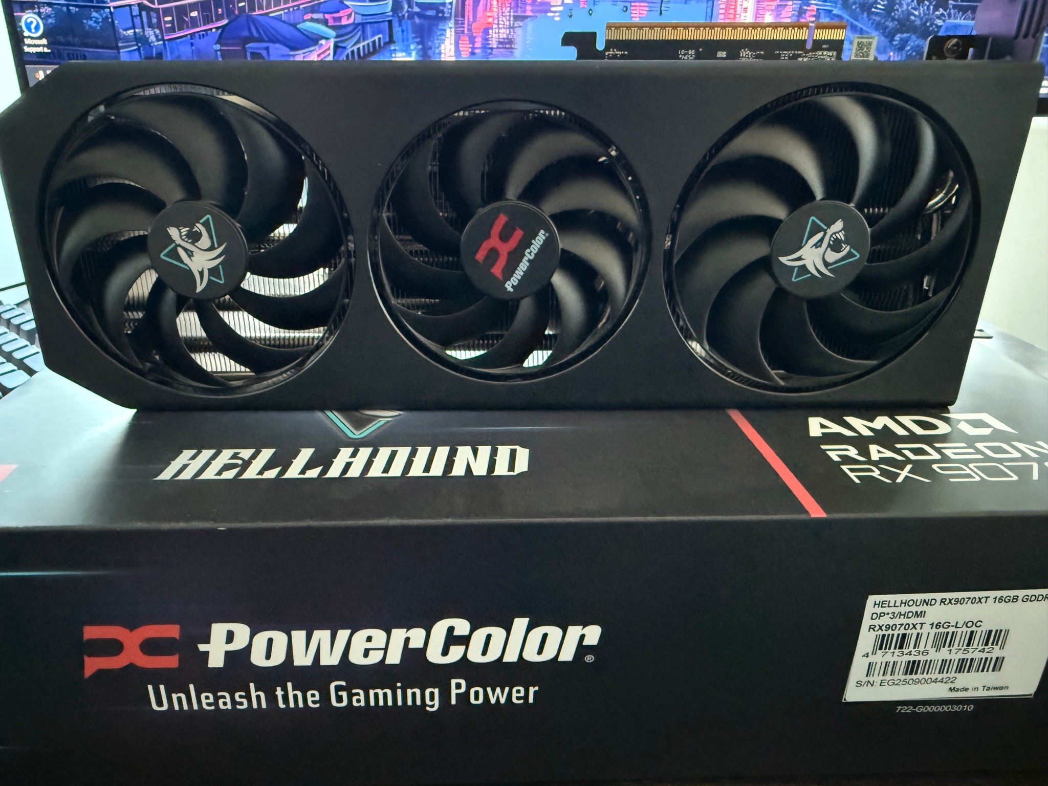 PowerColor Hellhound AMD Radeon RX 9070 XT 16GB GDDR6 - Original Box - FAST SHIPPING