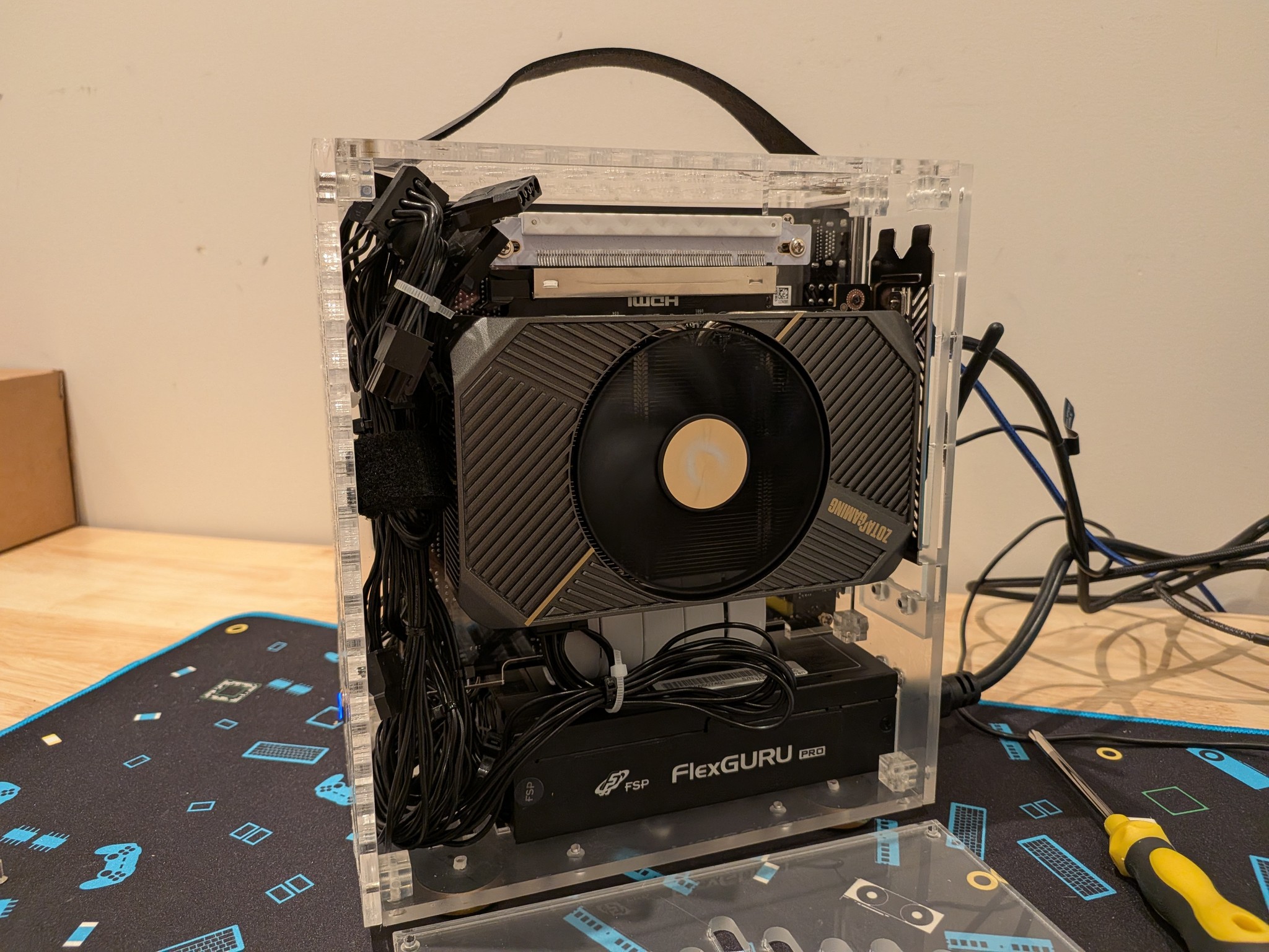 1080p Invisible Man - RTX 5060, Ryzen 5 5600, 32 GB DDR4 RAM, 1 TB Gen 4 NVME, Clear