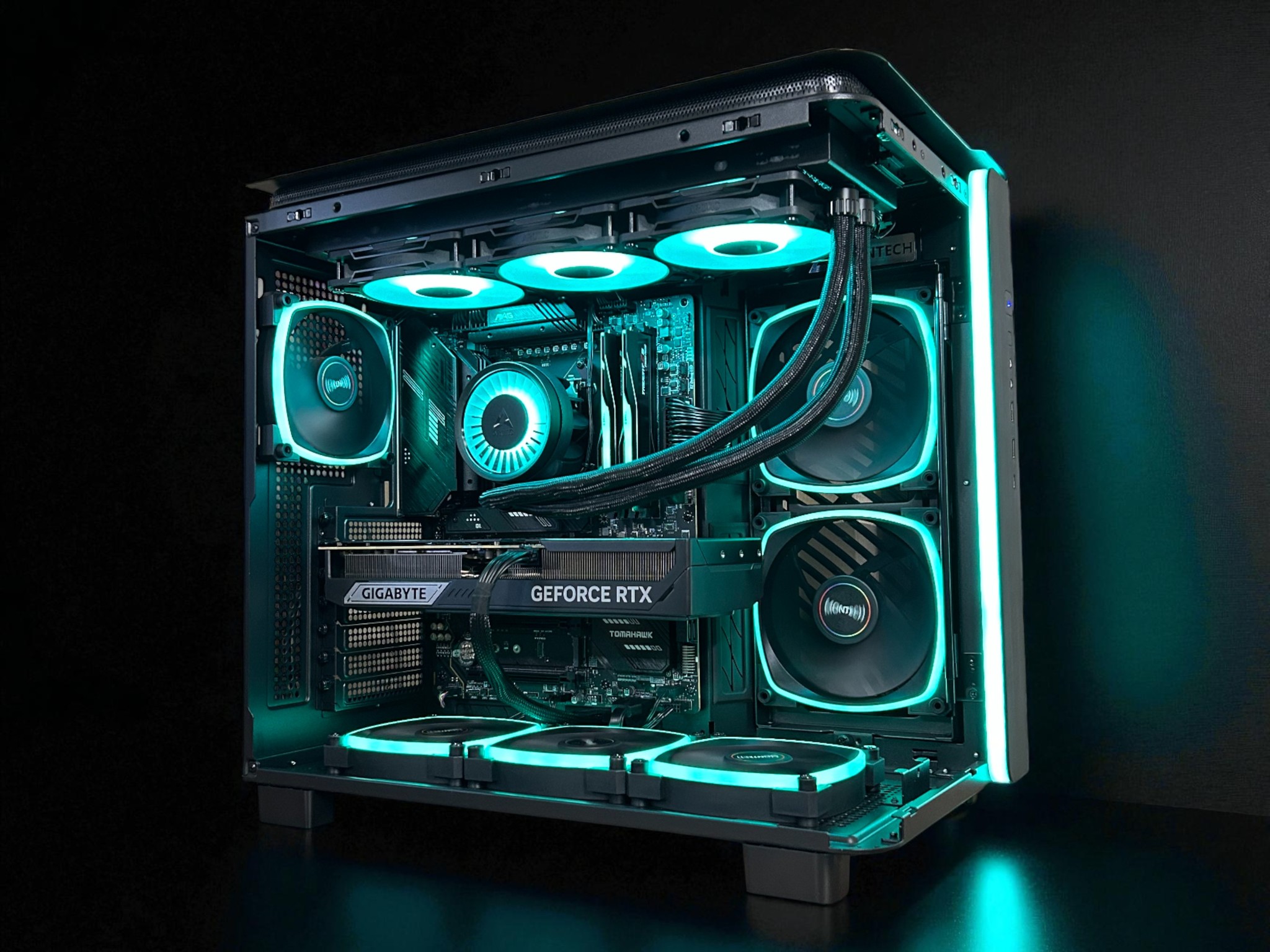 RTX 5080 | Ryzen 7 9800X3D | 32GB DDR5 6200MT/s CL30 | 2TB NVMe | The Commander RTX