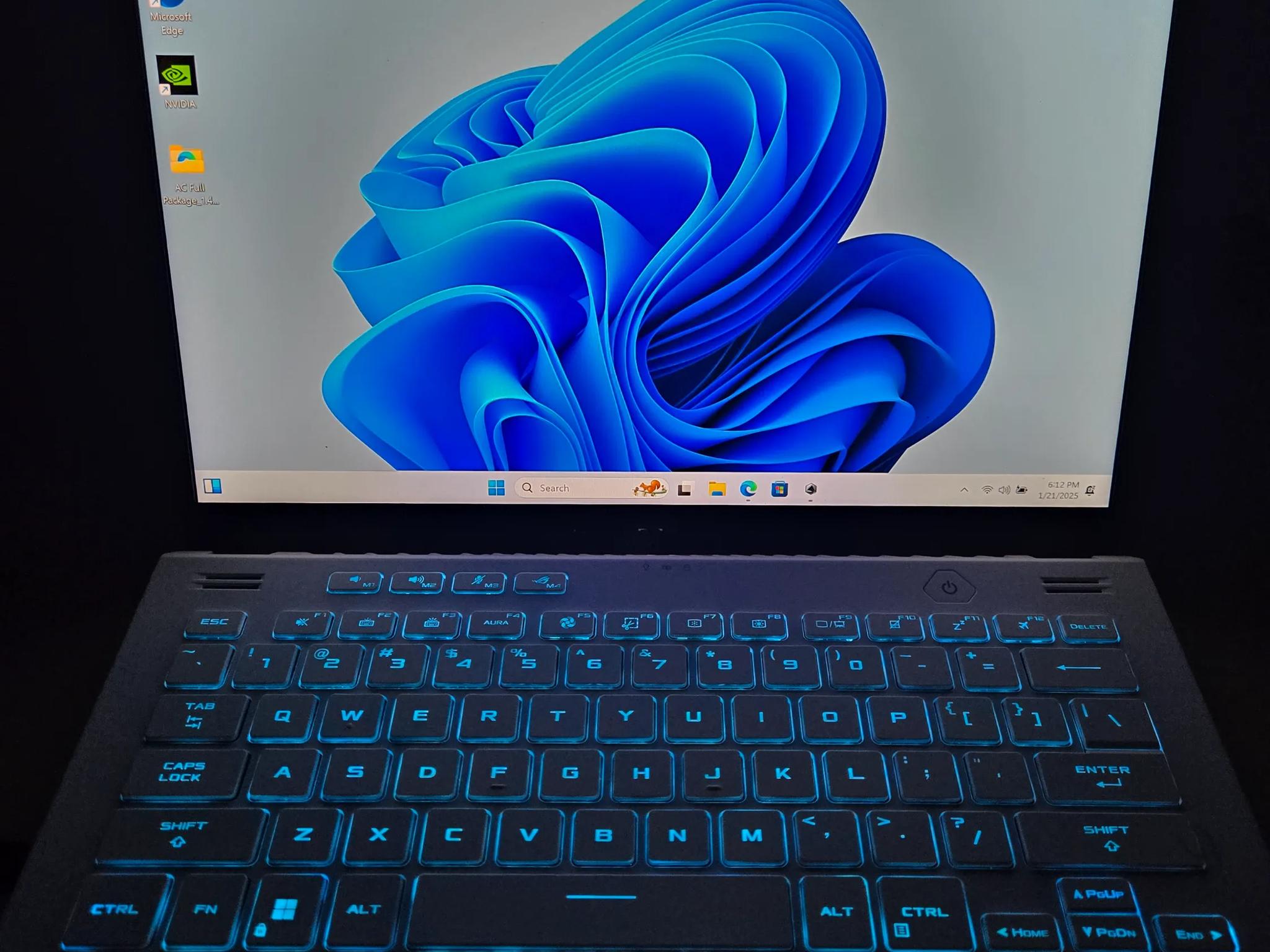 Asus ROG Zephyrus G14 (2023) - RTX 4050- Ryzen 7 7735HS - 32GB DDR5 - 1TB NVME