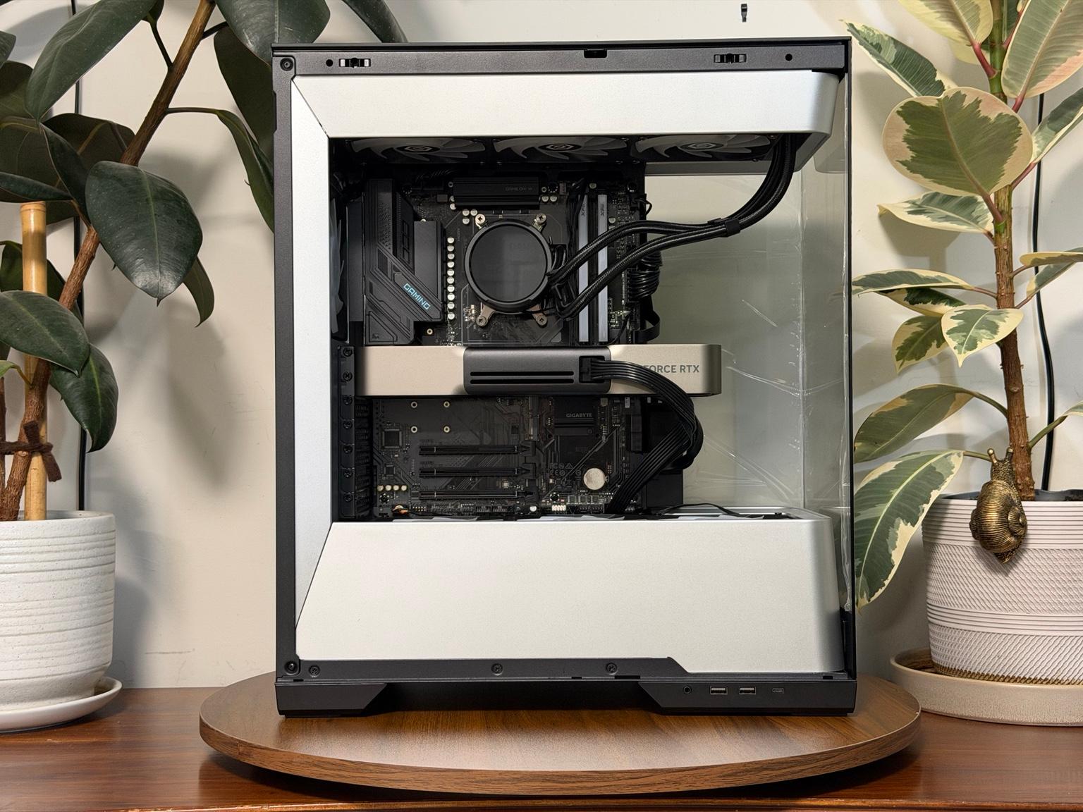 RTX 5080 Founders Edition | Ryzen 7 9800X3D | 32GB DDR5 | 1TB NVMe | Phanteks EVOLV X2