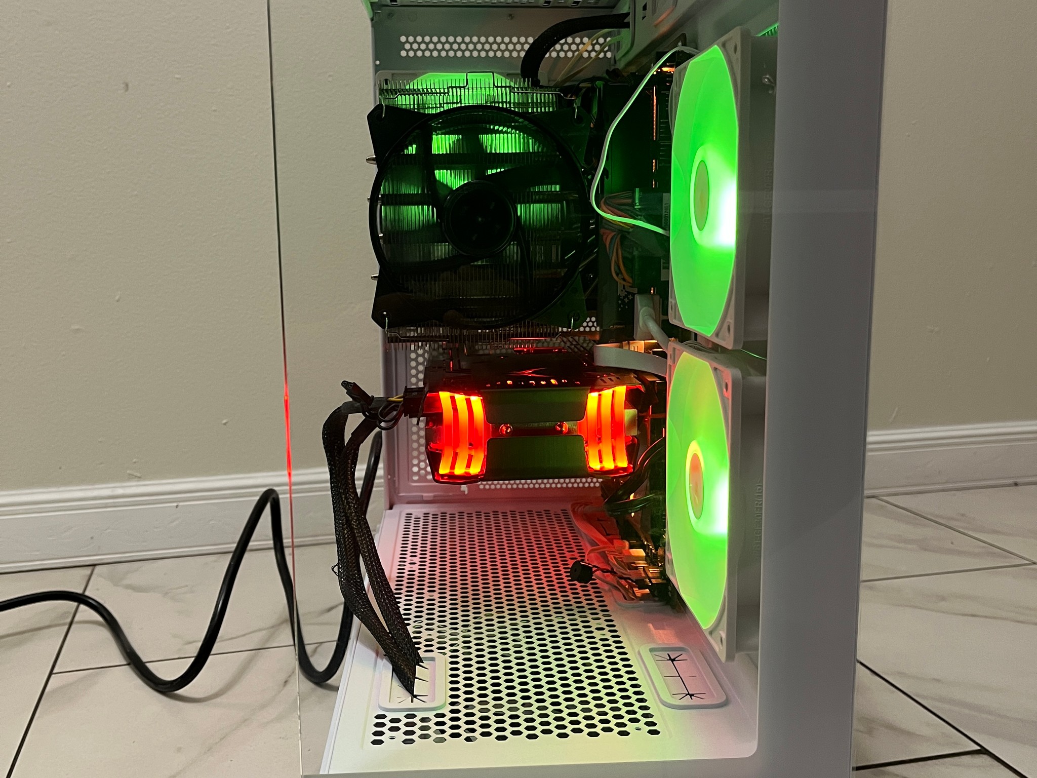 AMD RX 6600 XT, Intel Core i7-8700k, 16GB RAM, 1TB SSD, High FPS