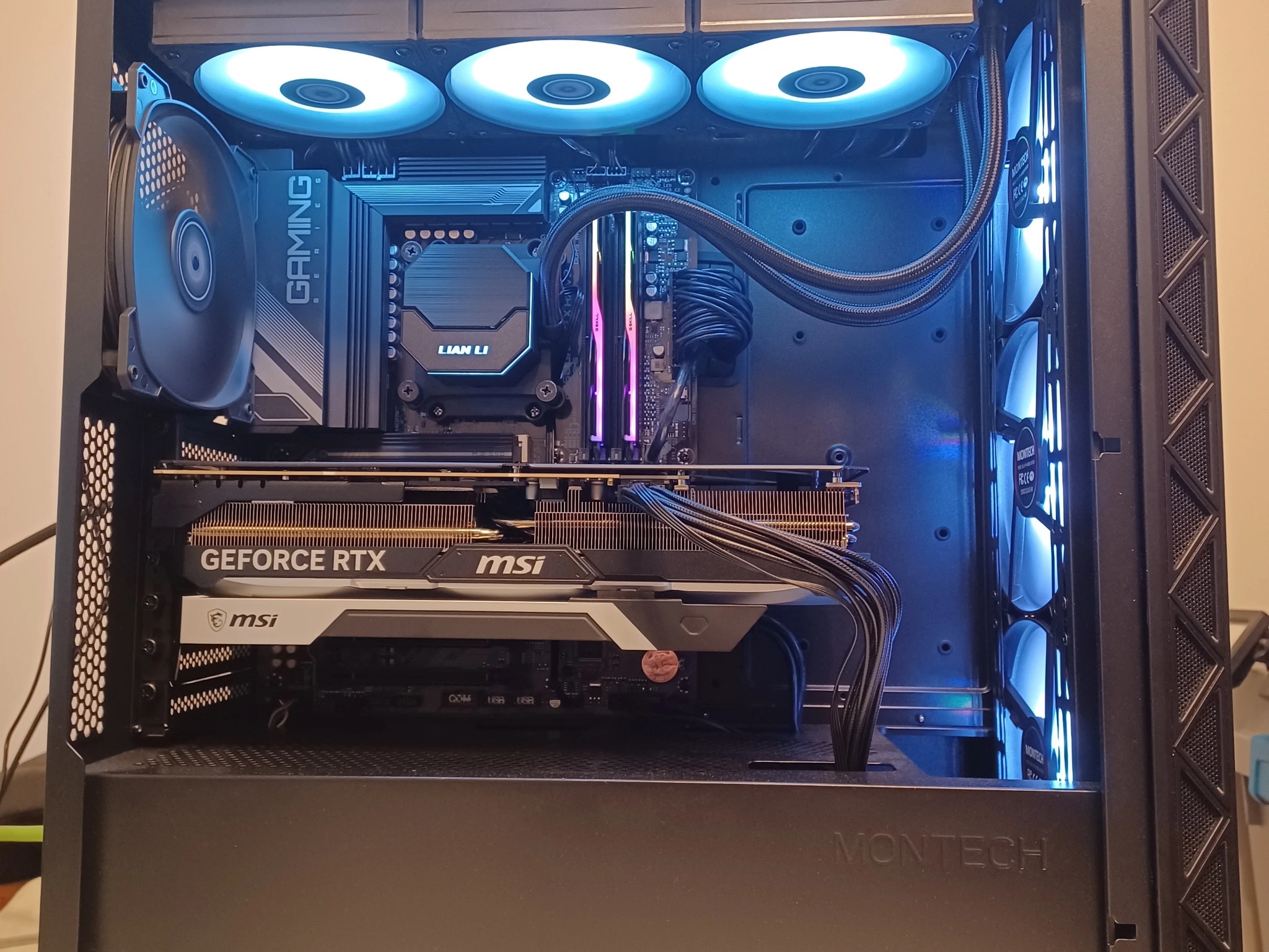 [model012unit0] 4K Gaming Mid-Tower (RTX 4080 Super + Ryzen 7 9800X3D + 64GB DDR5)