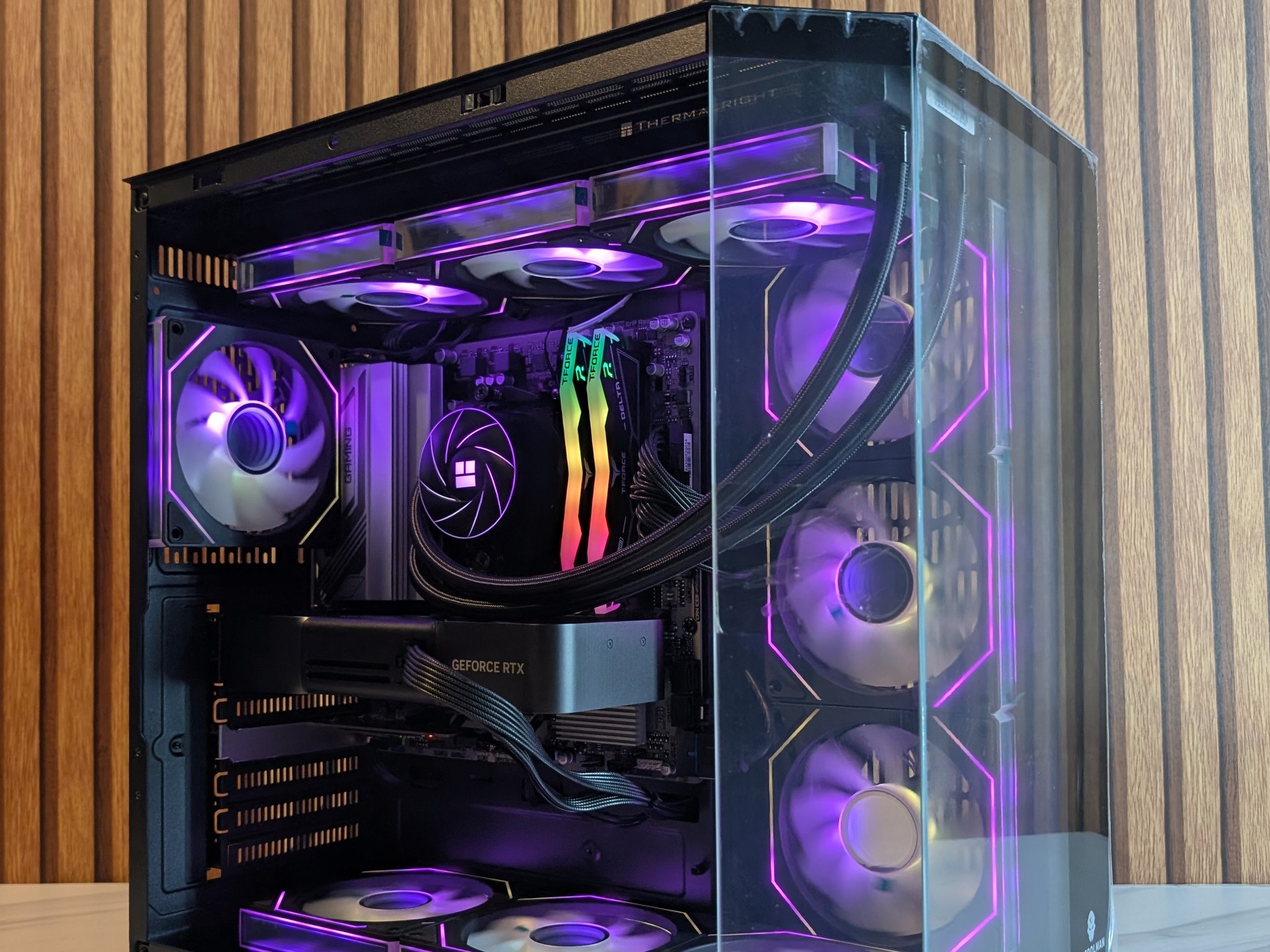 RTX 5070 FE | RYZEN 5 7600X | 1TB SSD | 16GB DDR5 | 650W | 360MM AIO